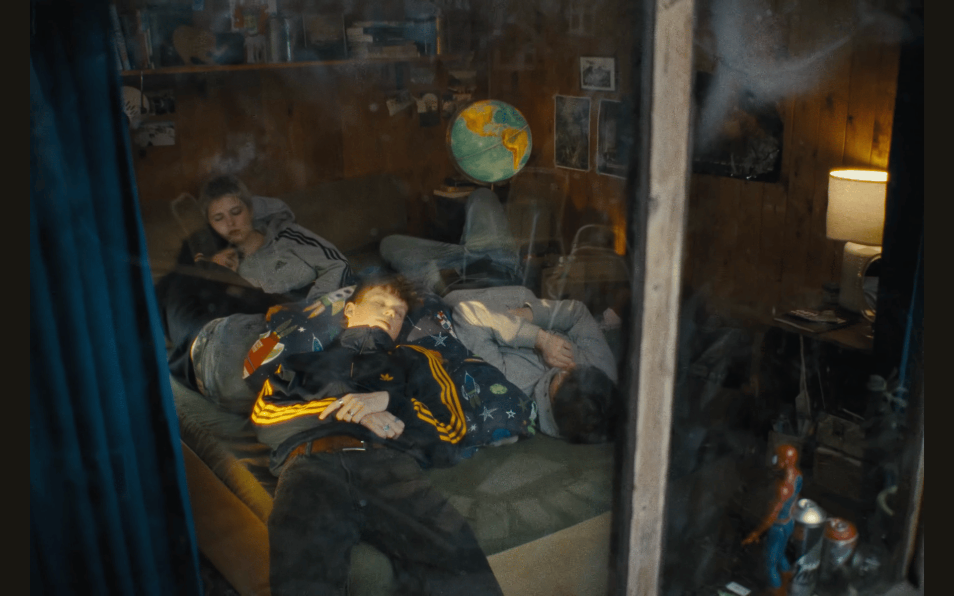 black and white bed linen