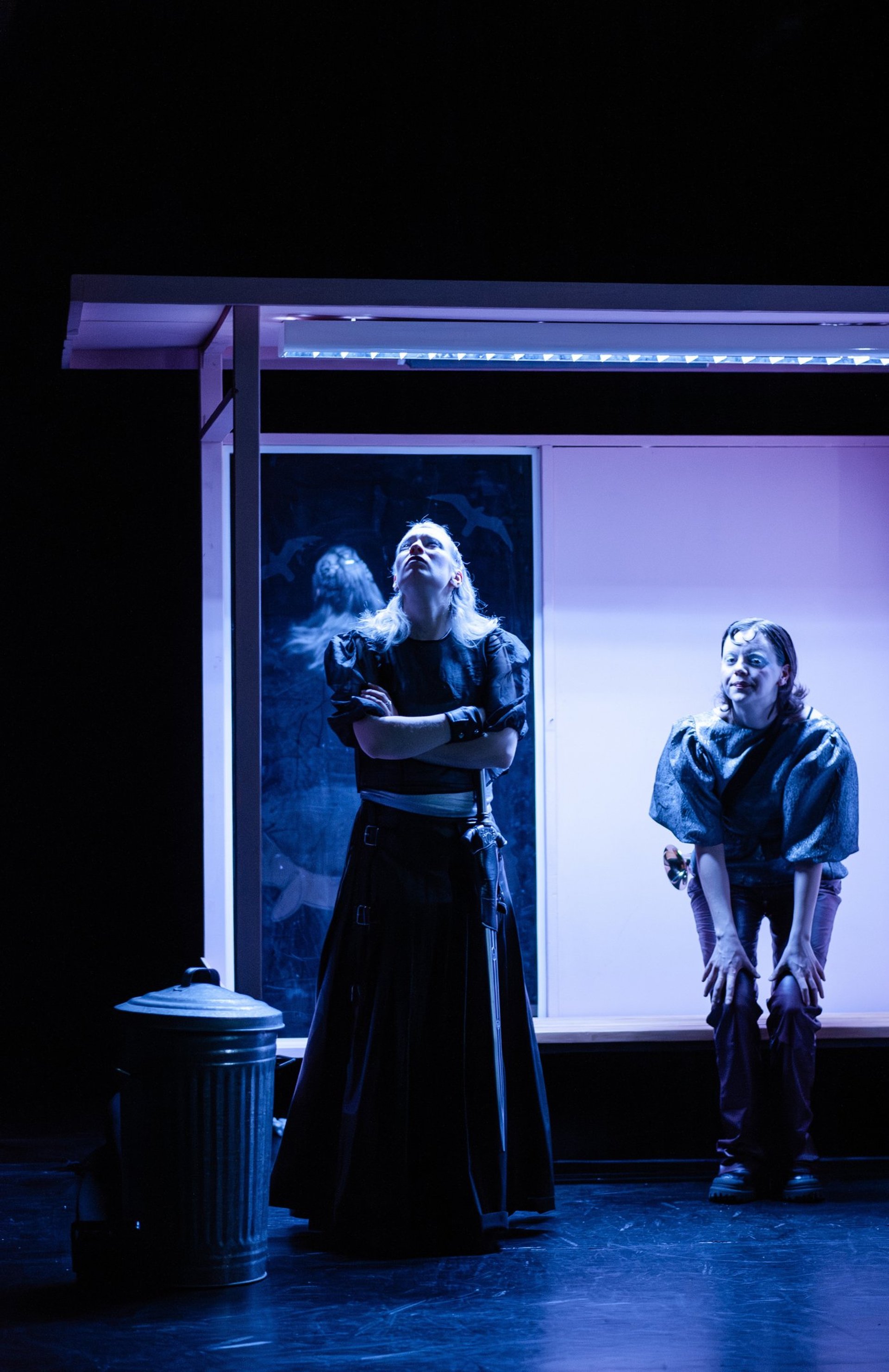 black and white bed linen