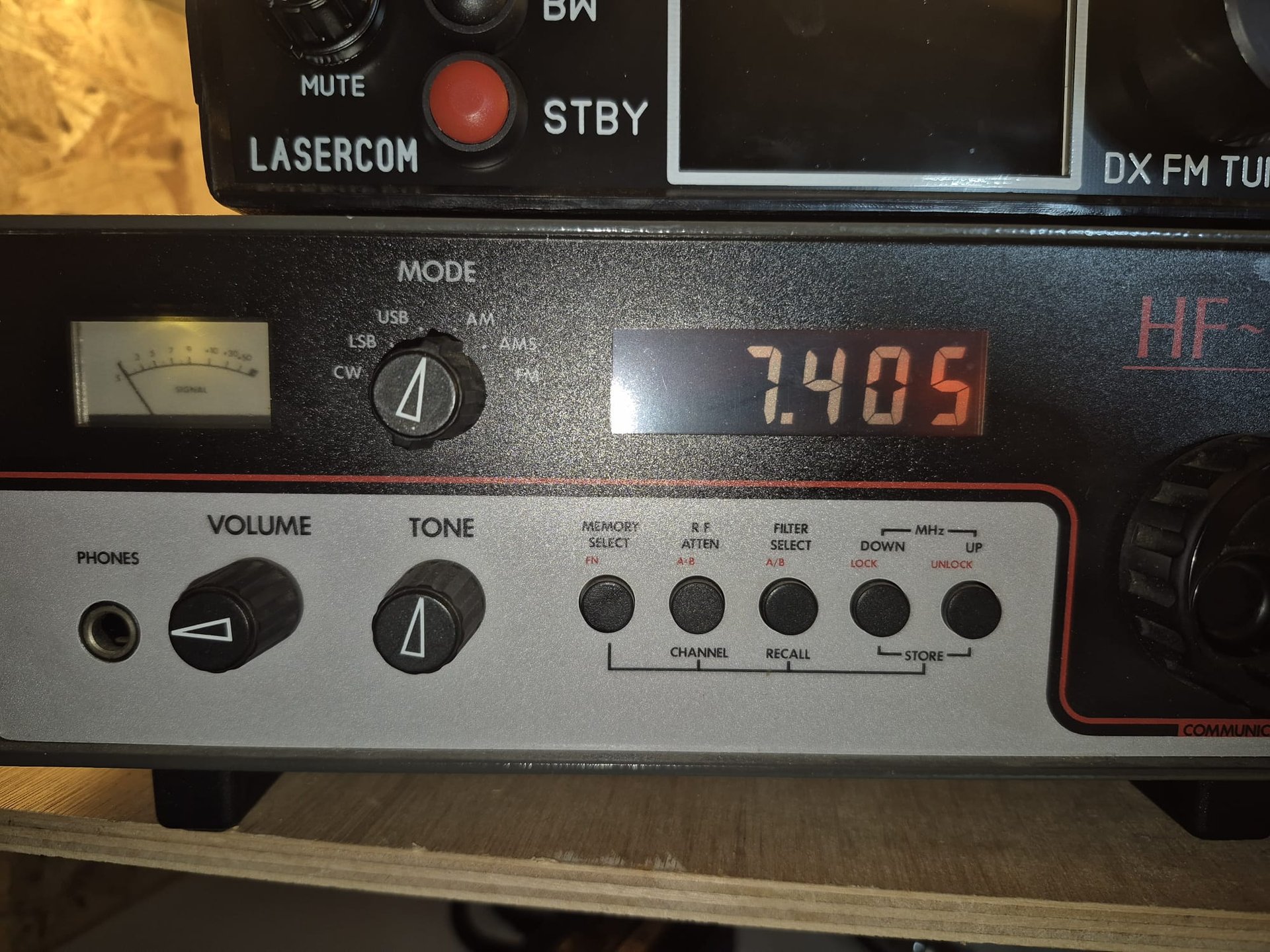 a black and white photo of a machine