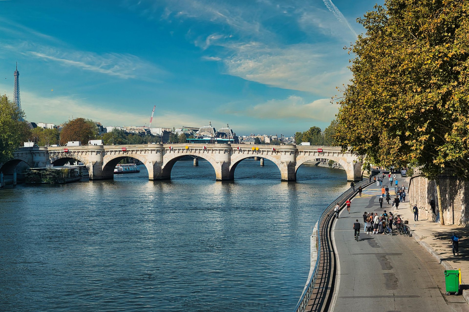 black and white bed linen