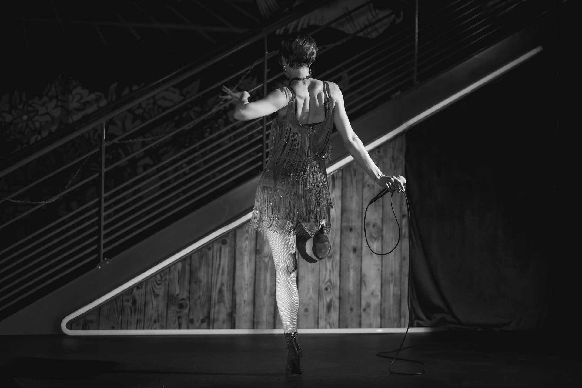 black and white bed linen