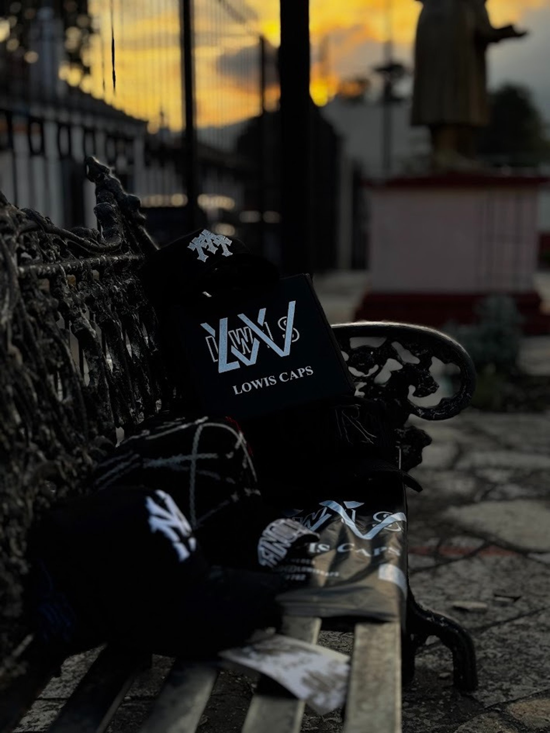 black and white bed linen