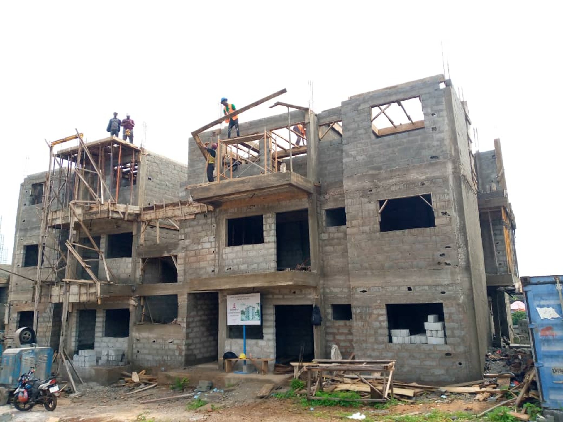 black and white bed linen