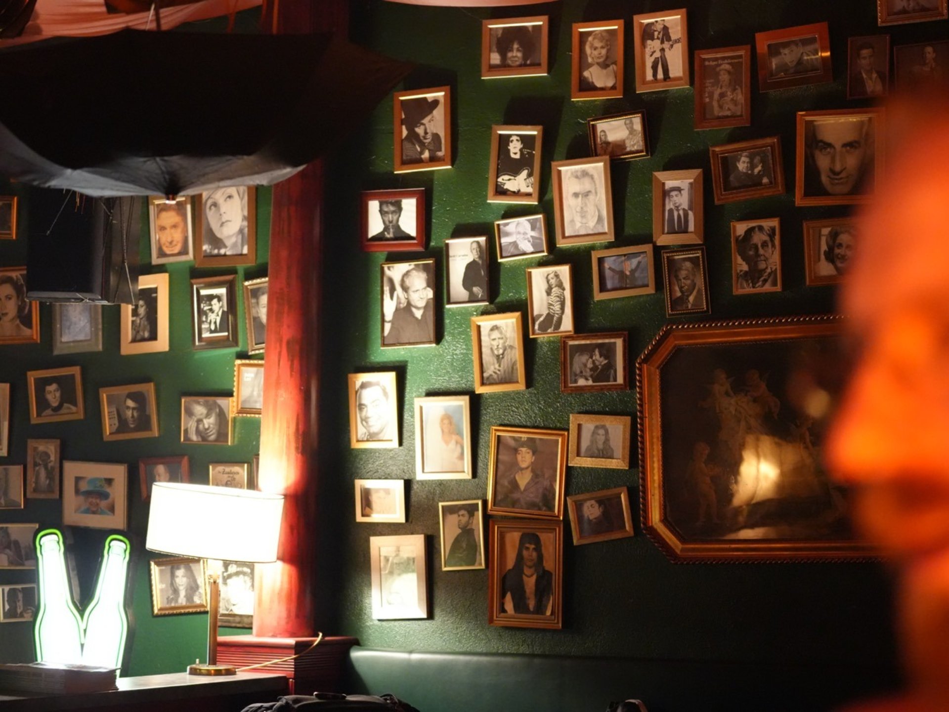 black and white bed linen