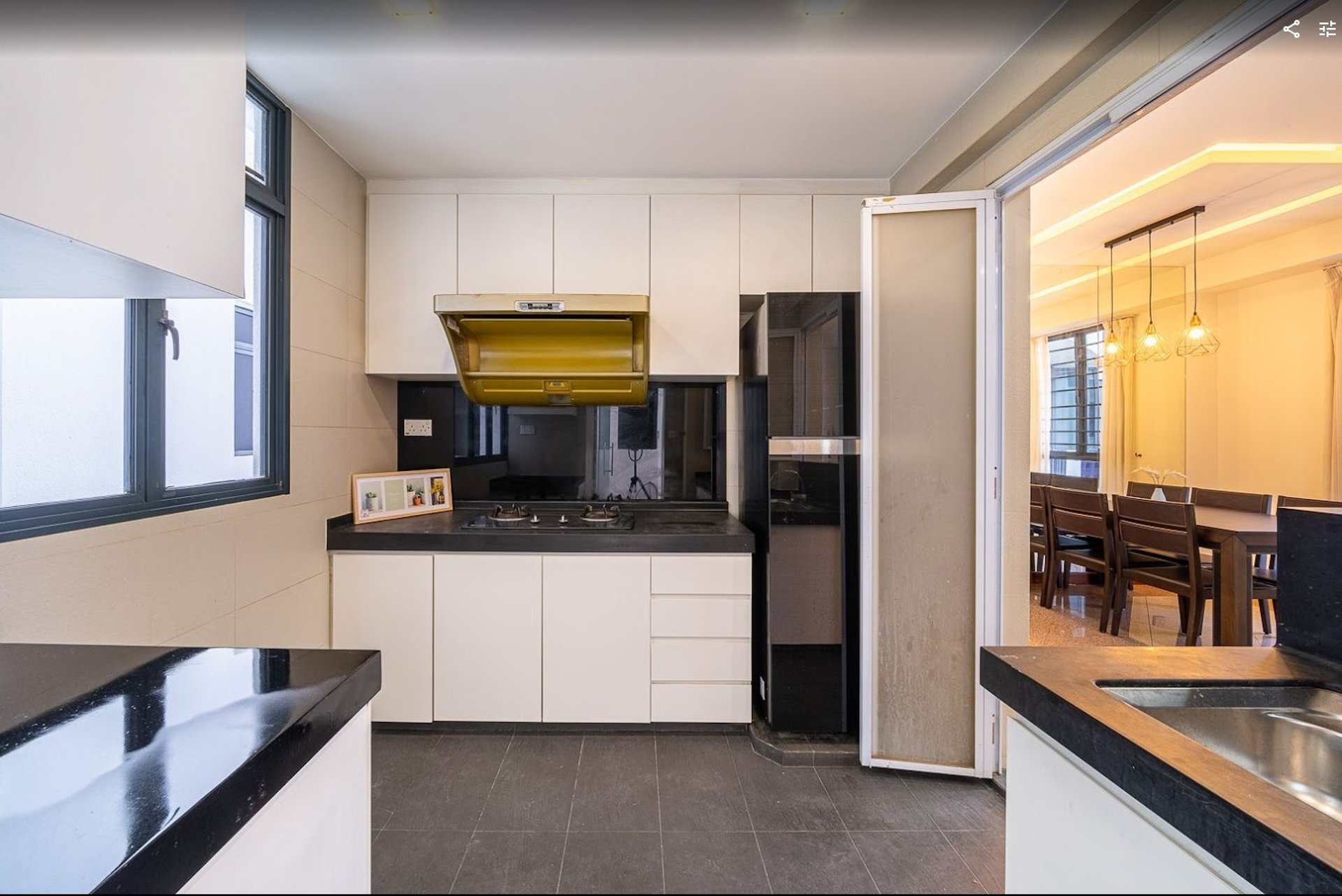 gray computer monitor