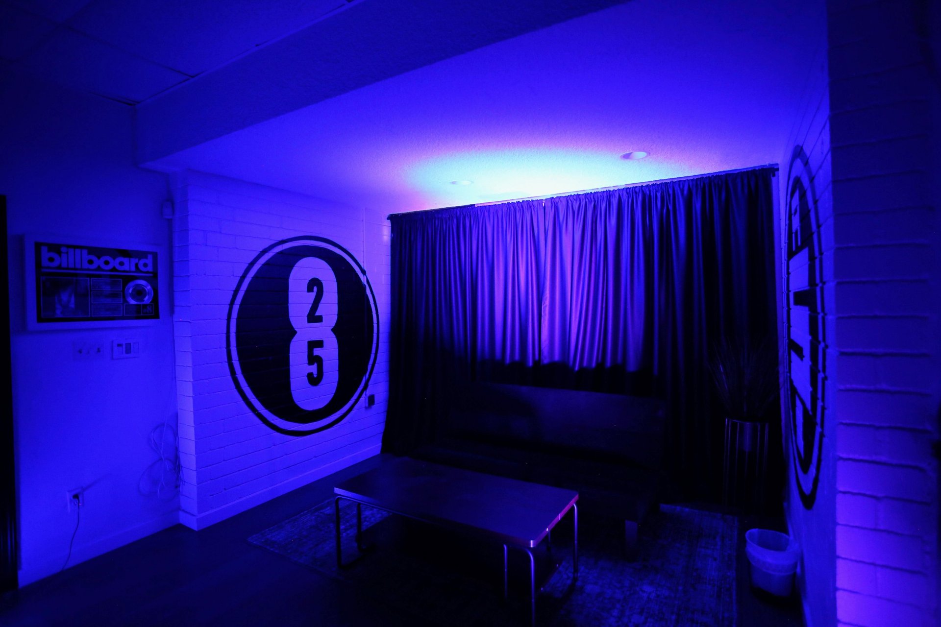 black and white bed linen