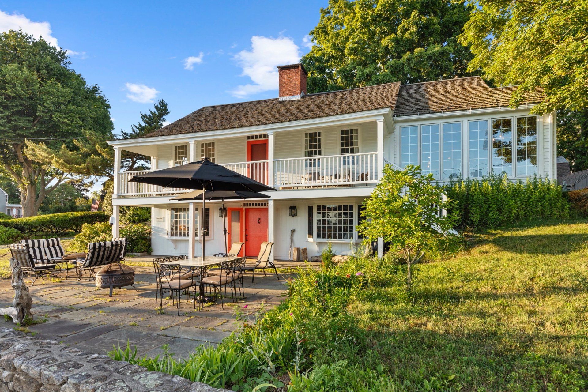 black and white bed linen