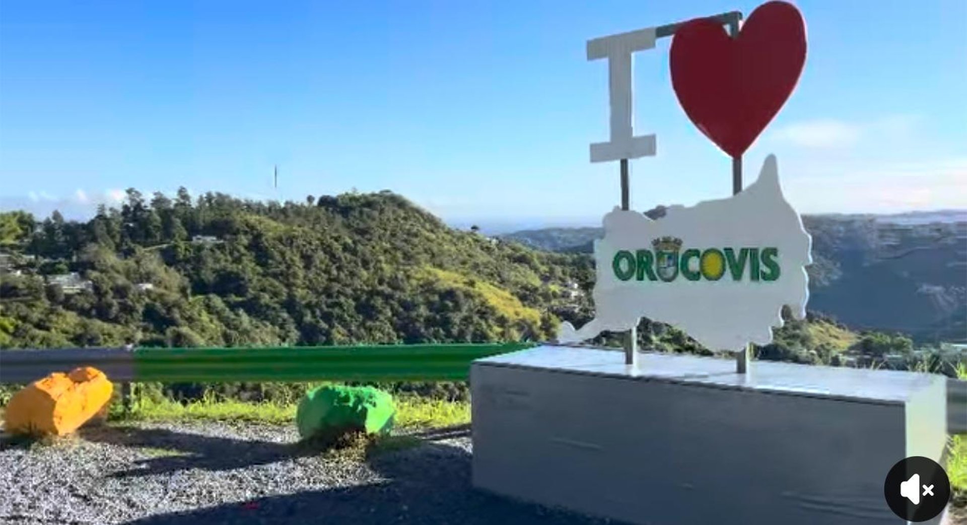 gray computer monitor