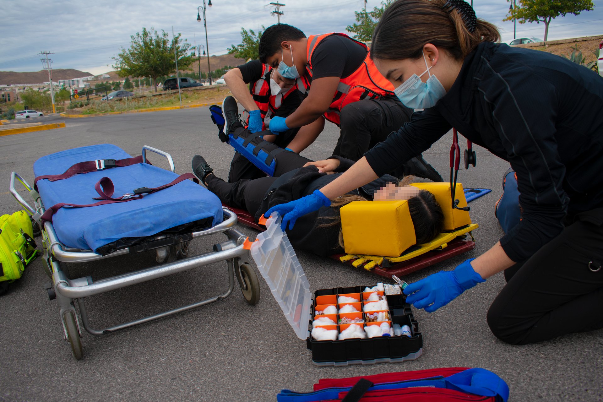 black and white bed linen