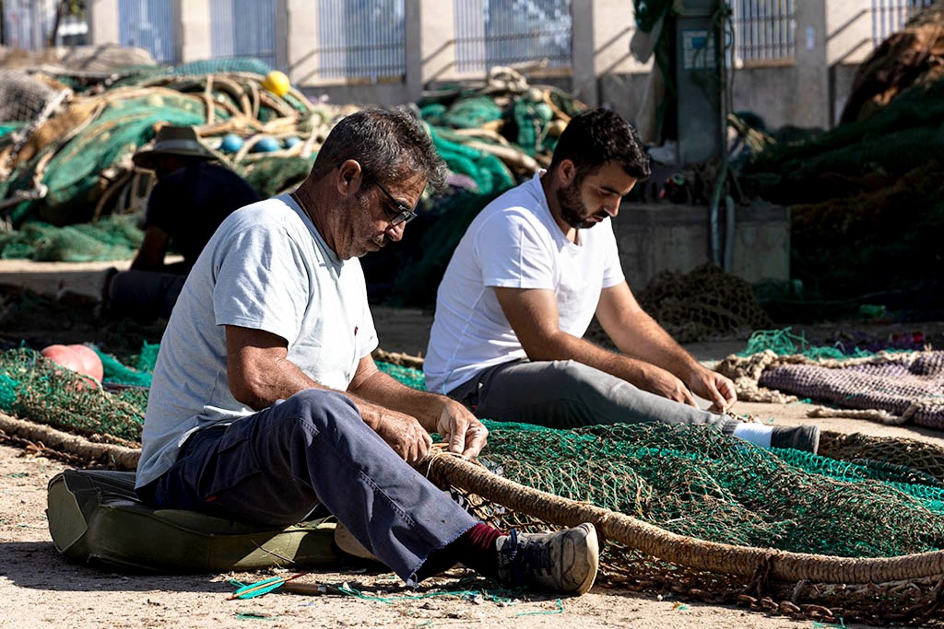 black and white bed linen