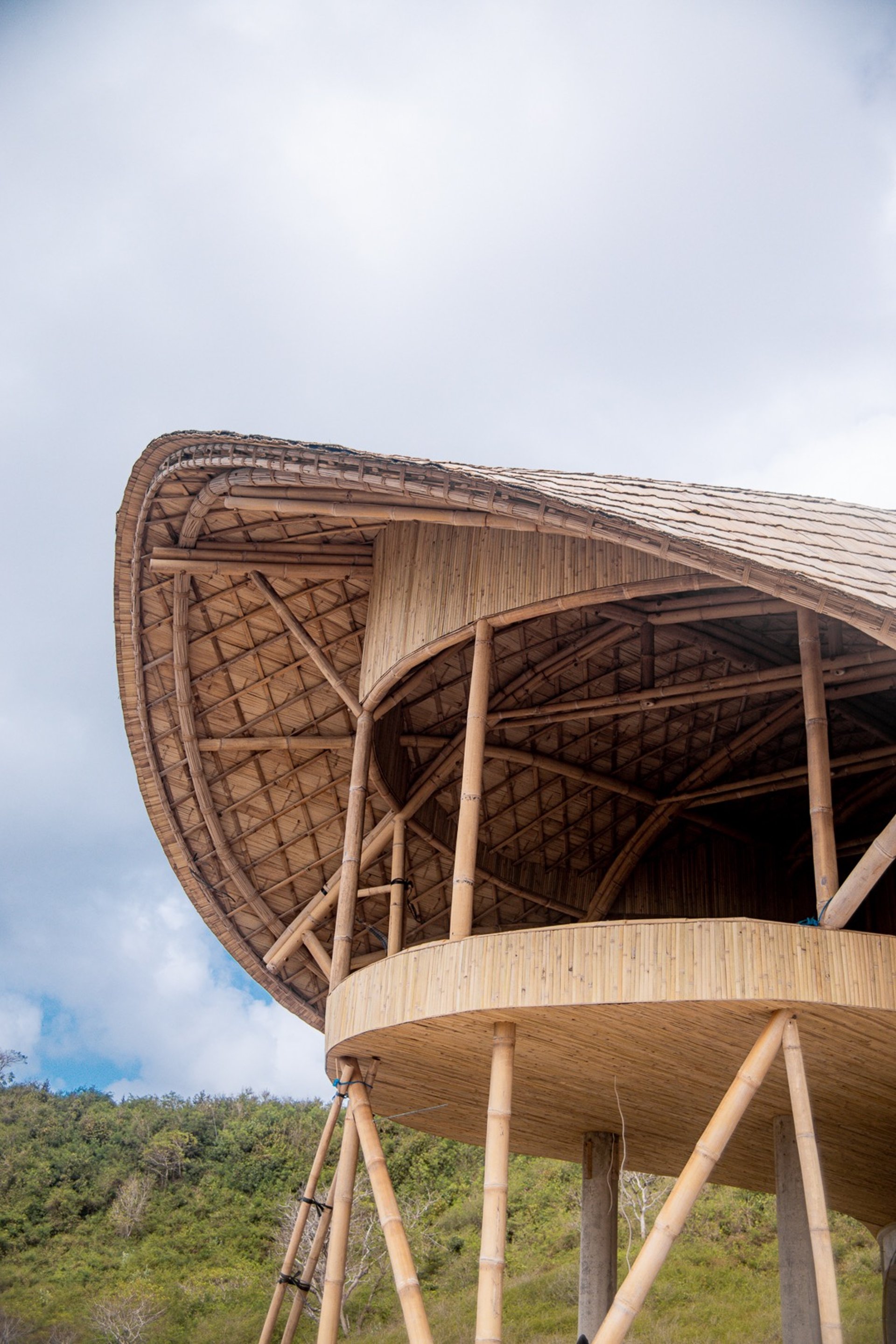 gray computer monitor