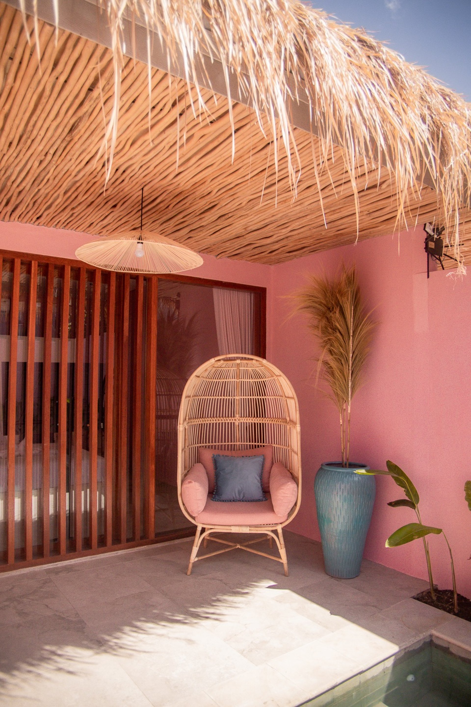 gray computer monitor