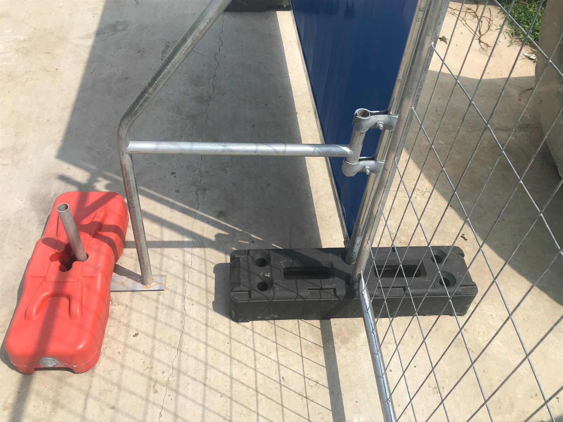 an abstract photo of a curved building with a blue sky in the background