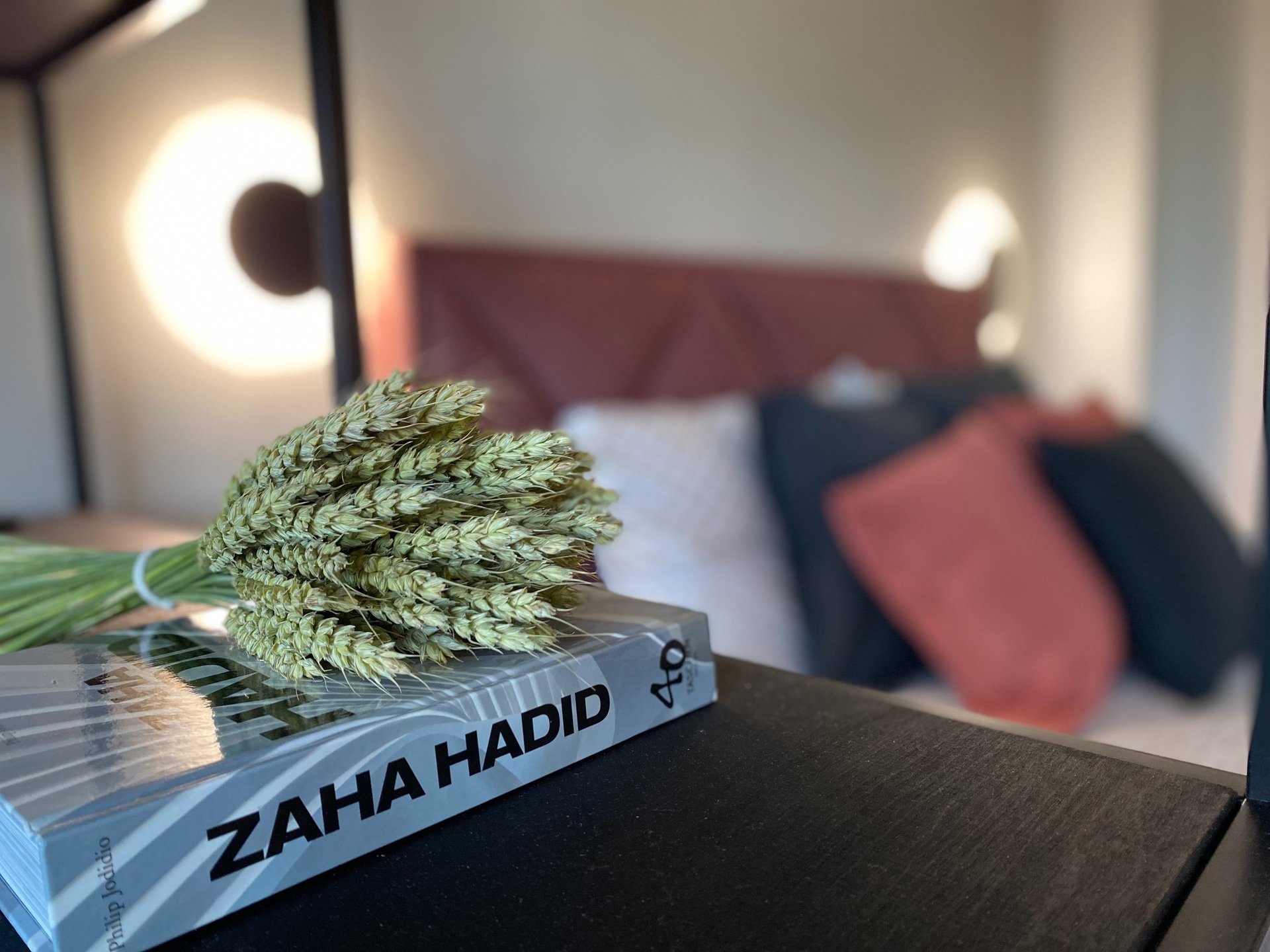 gray computer monitor