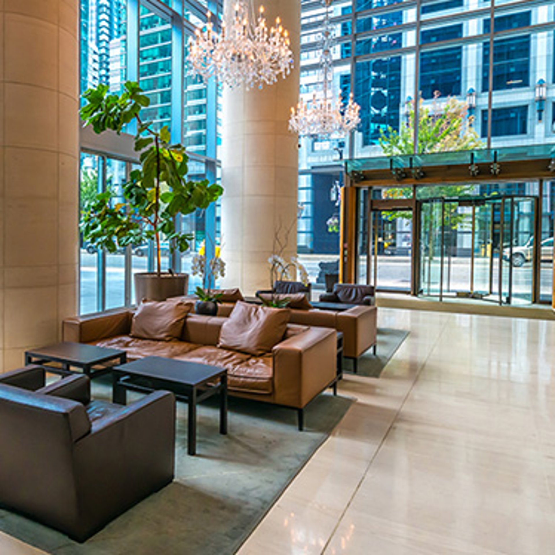 gray computer monitor