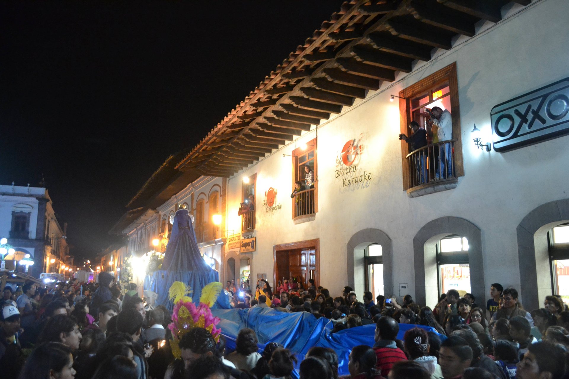 gray computer monitor