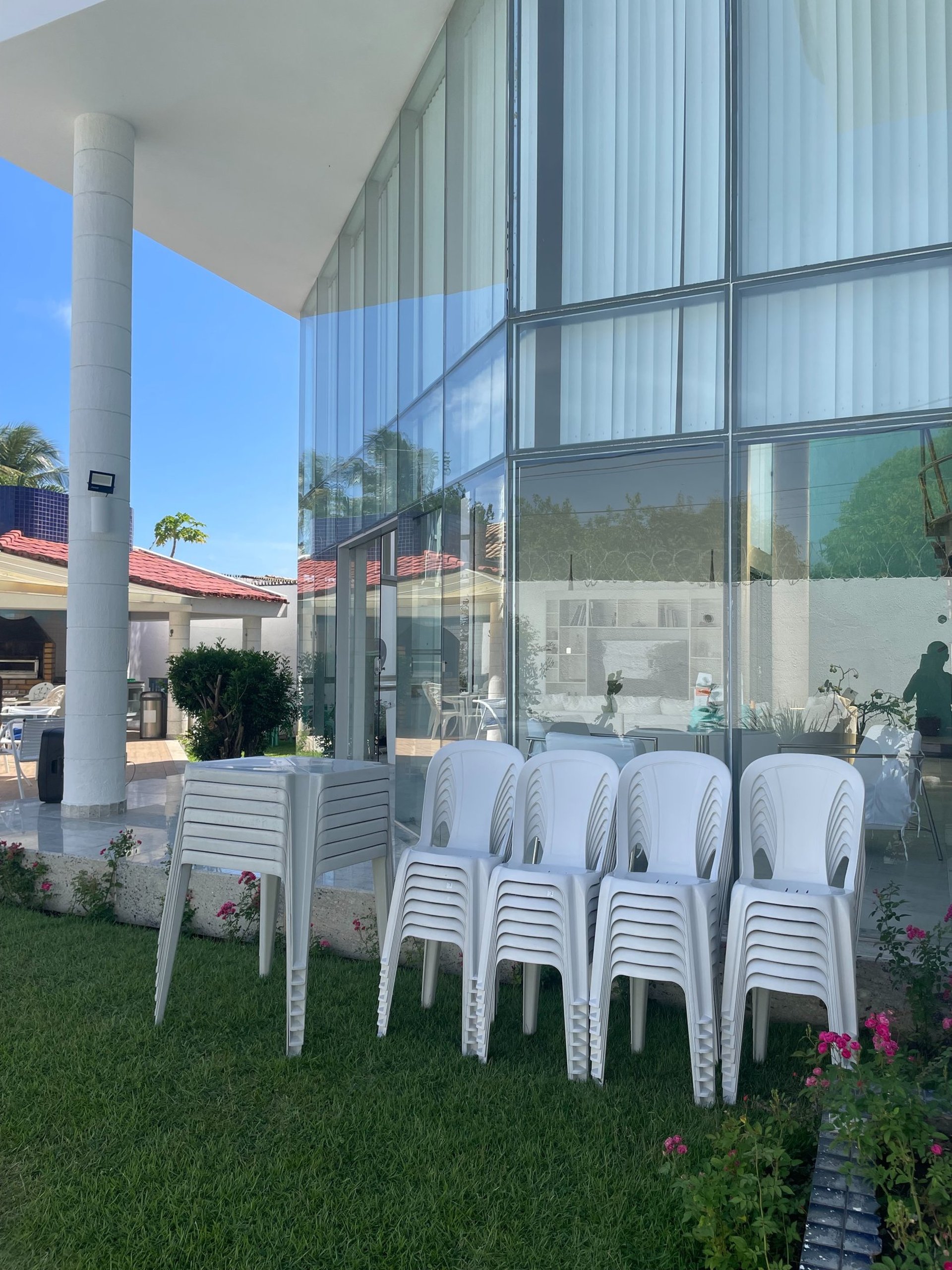 an abstract photo of a curved building with a blue sky in the background