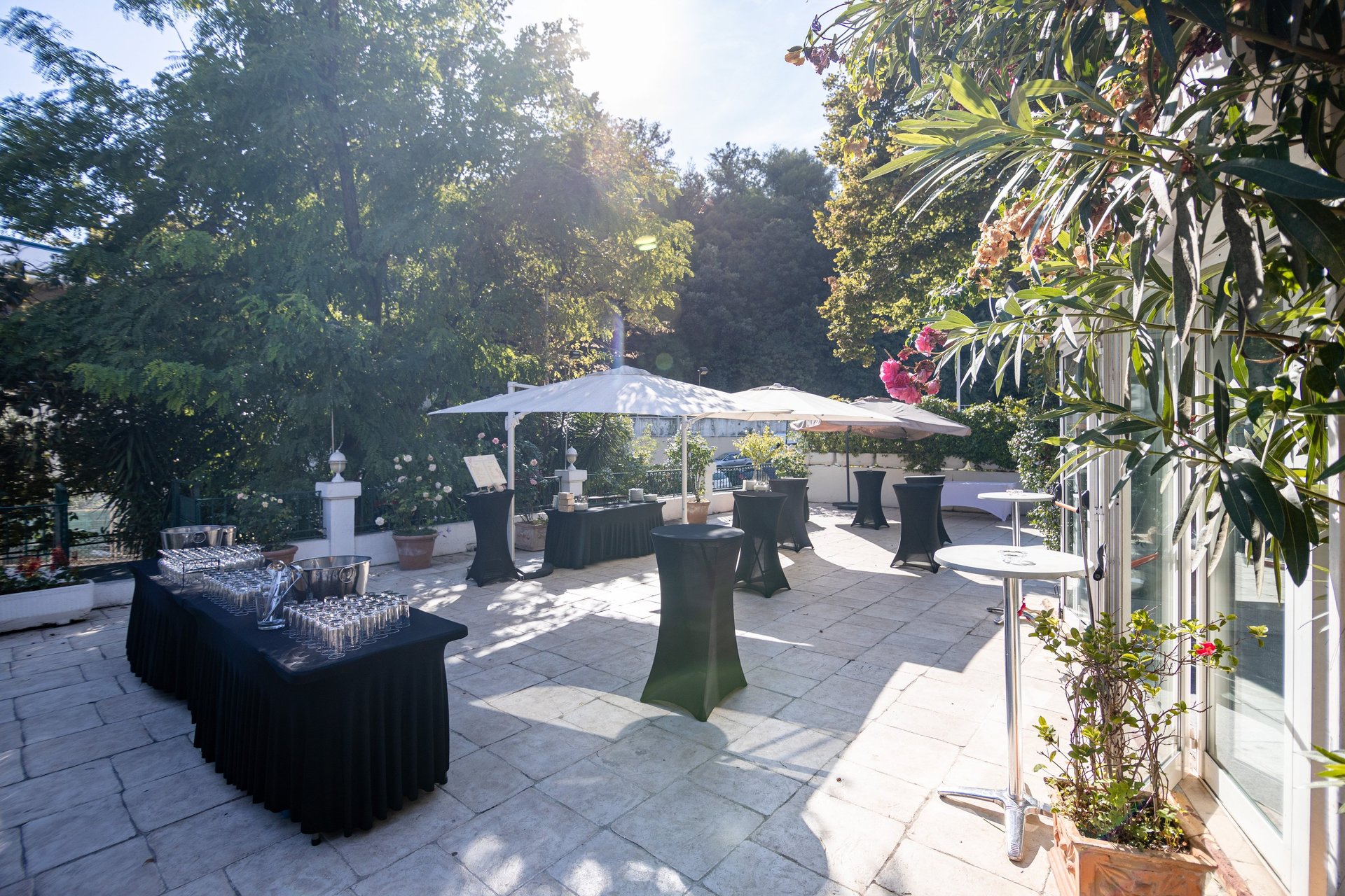 black and white bed linen