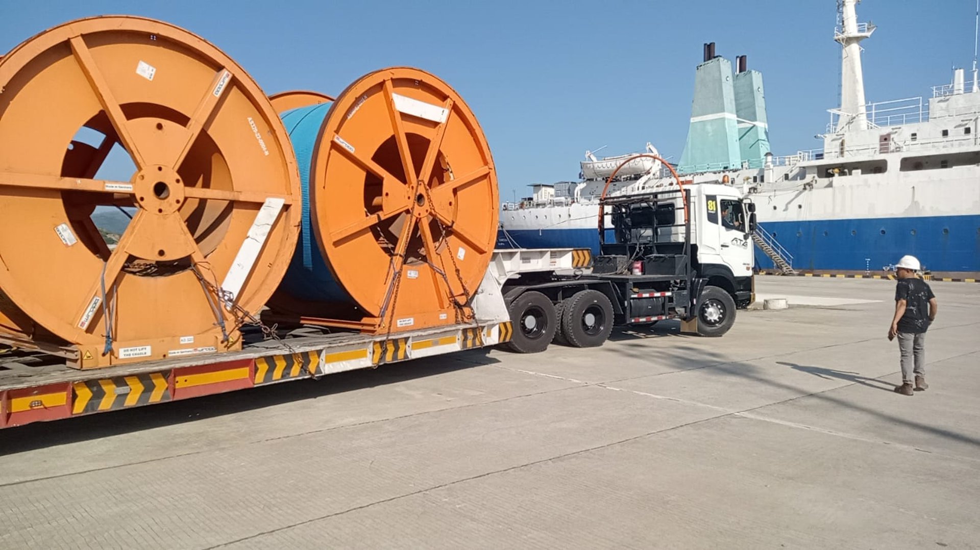 black and brown leather padded tub sofa