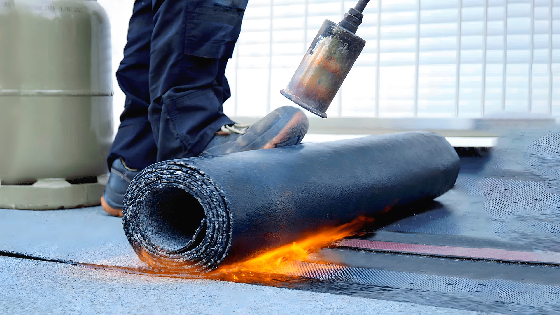 black and white bed linen