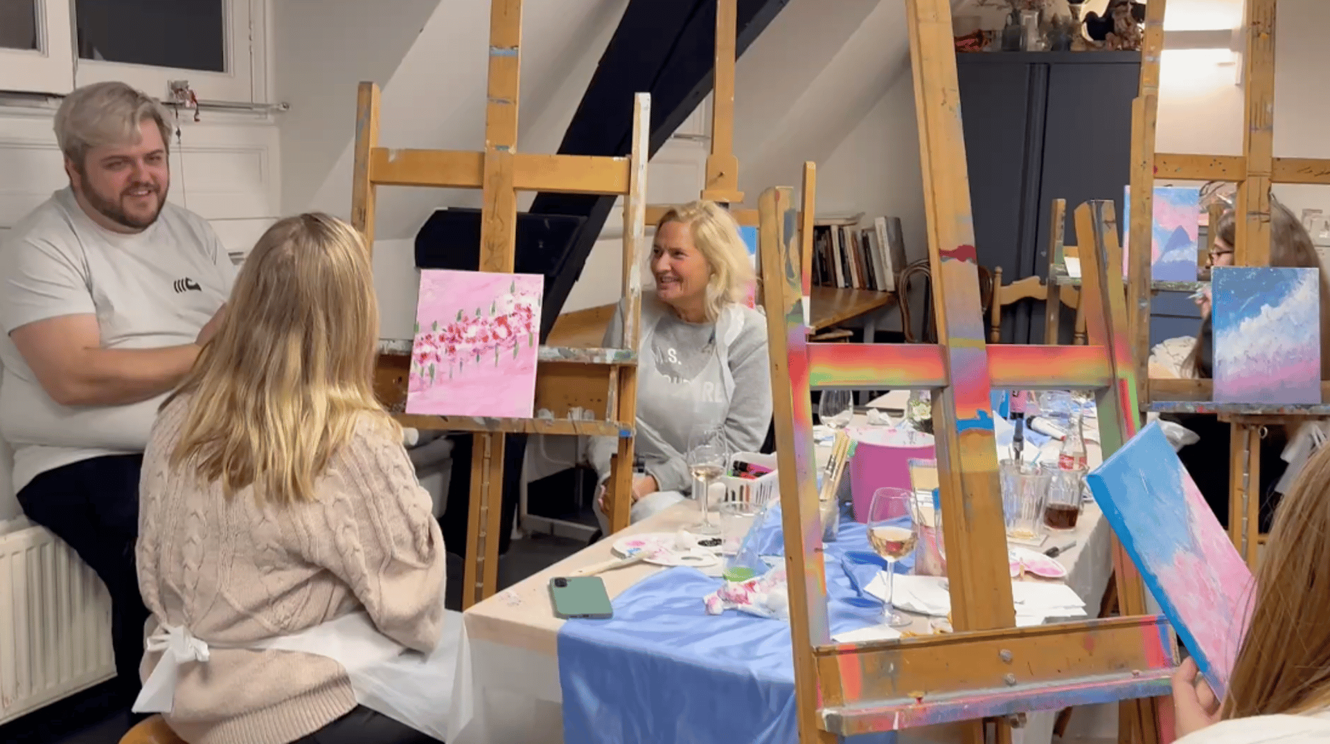 gray computer monitor