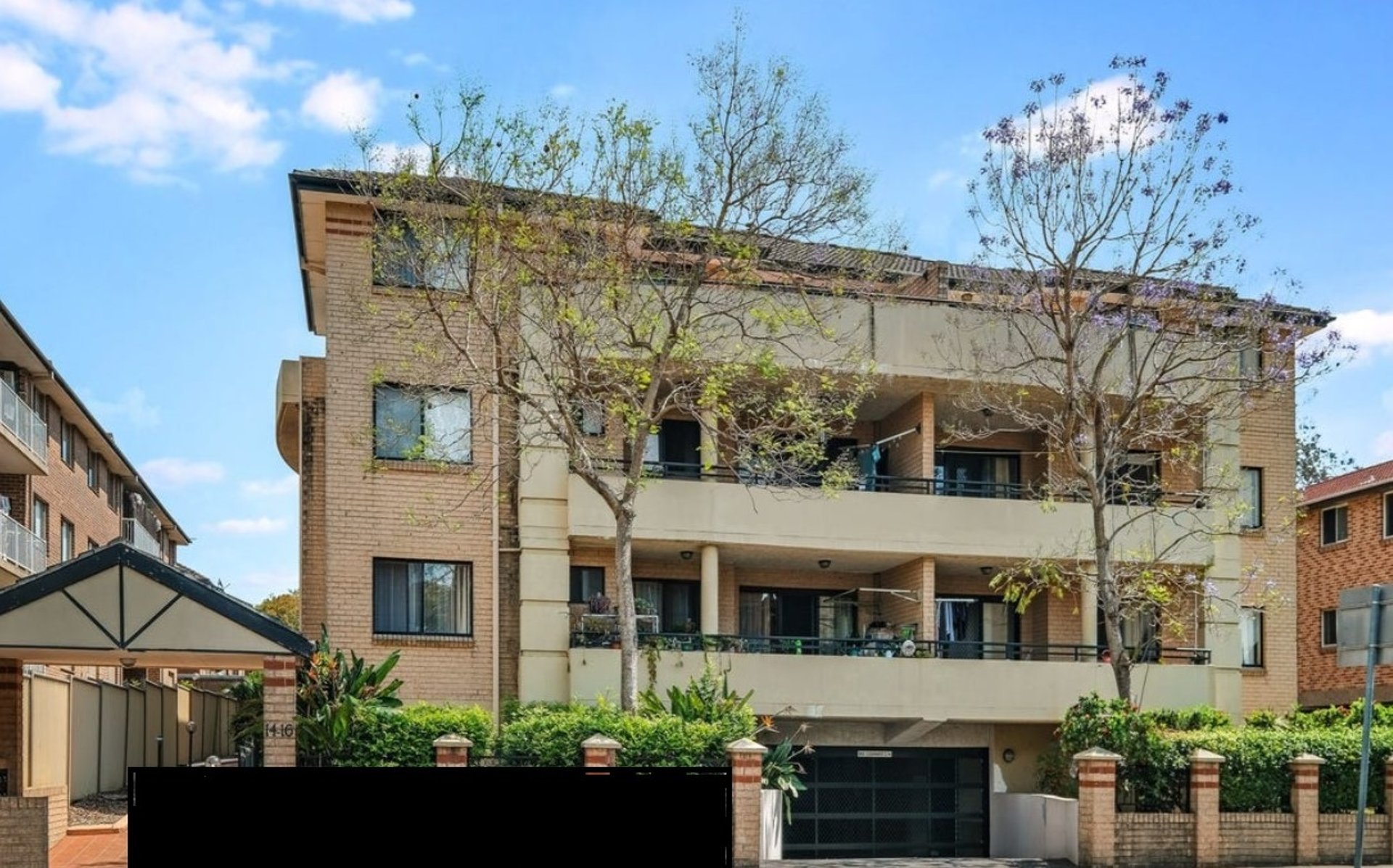 black and white bed linen