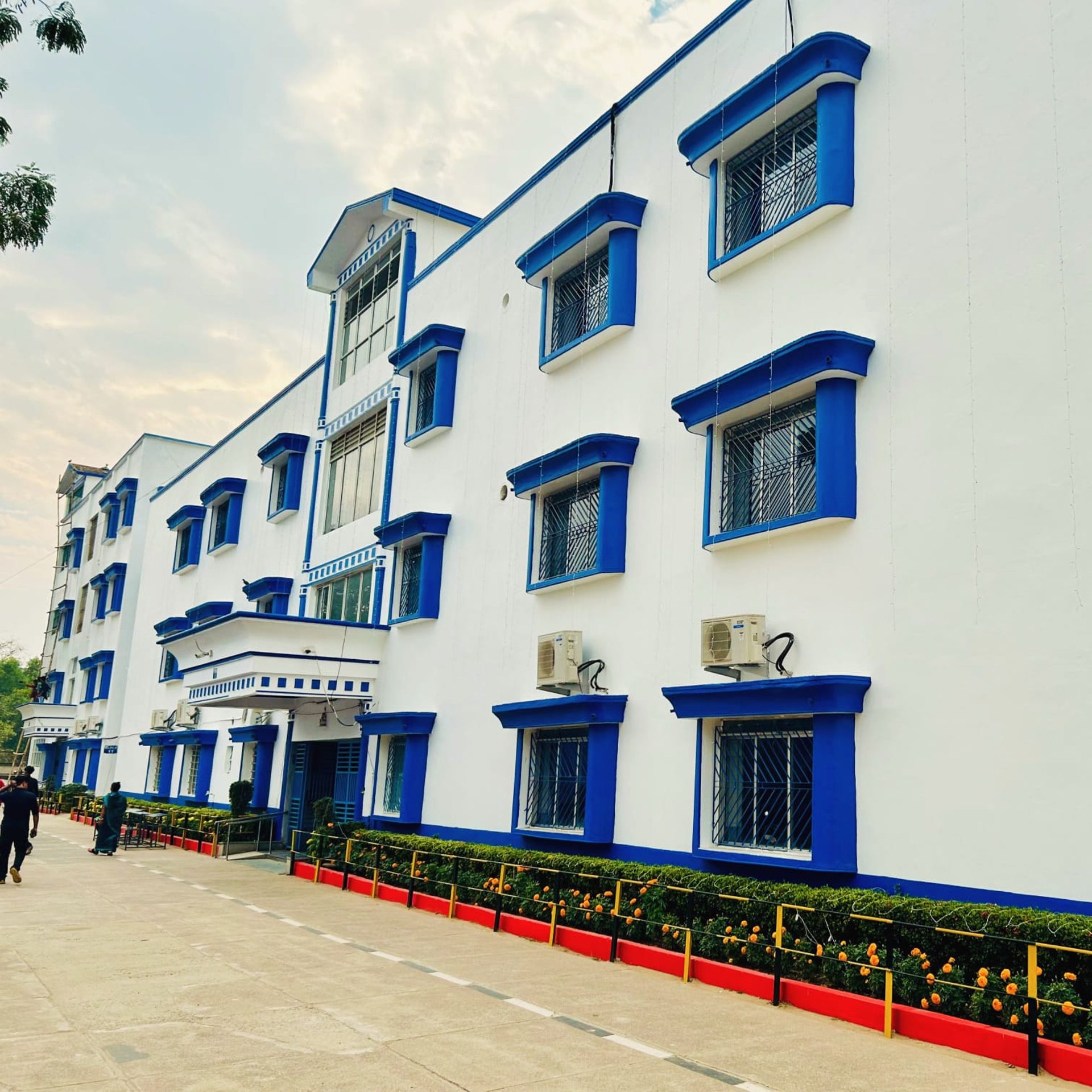 black and white bed linen