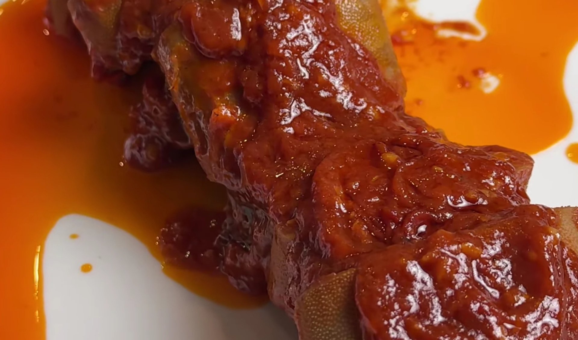 How to Prepare Beef Tongue with Fragrant Tomato and Garlic Sauce