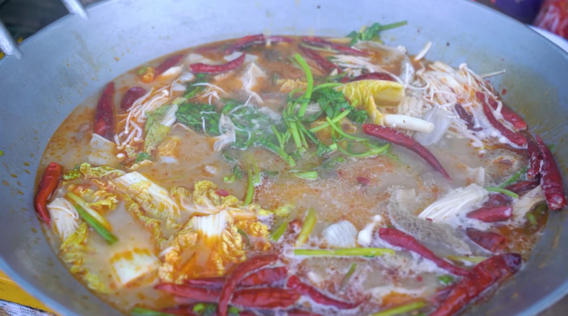 How to Make Spicy Beef and Intestine Soup – A Delicious Asian Delight