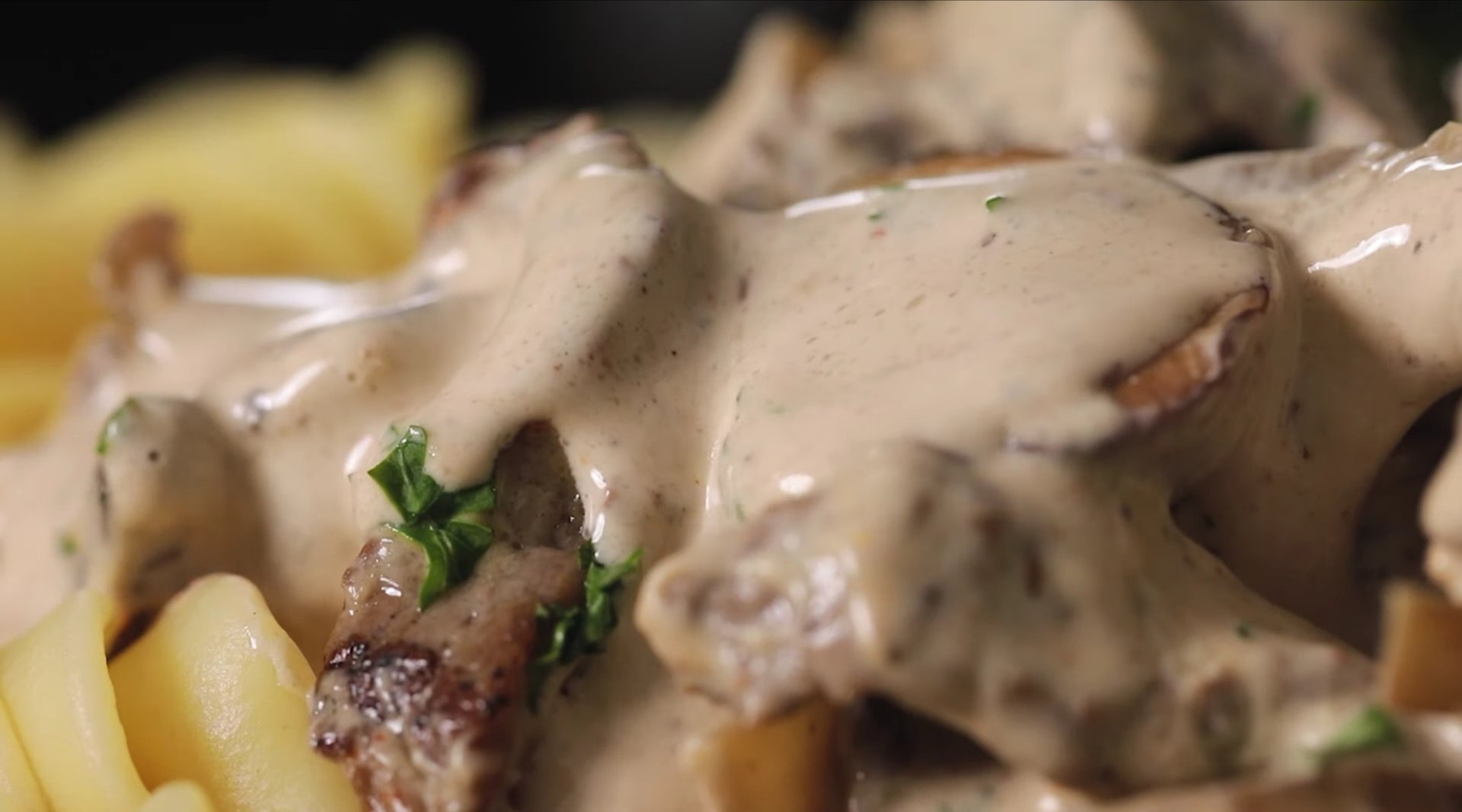 Classic Beef Stroganoff Recipe – Quick, Simple, and Delicious