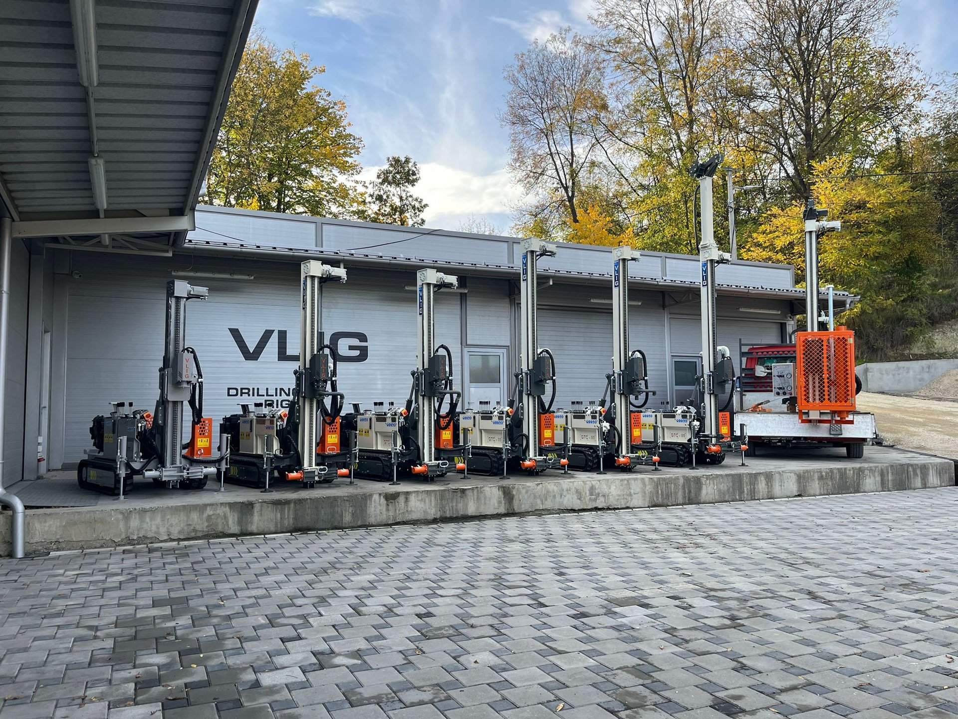 black and brown leather padded tub sofa
