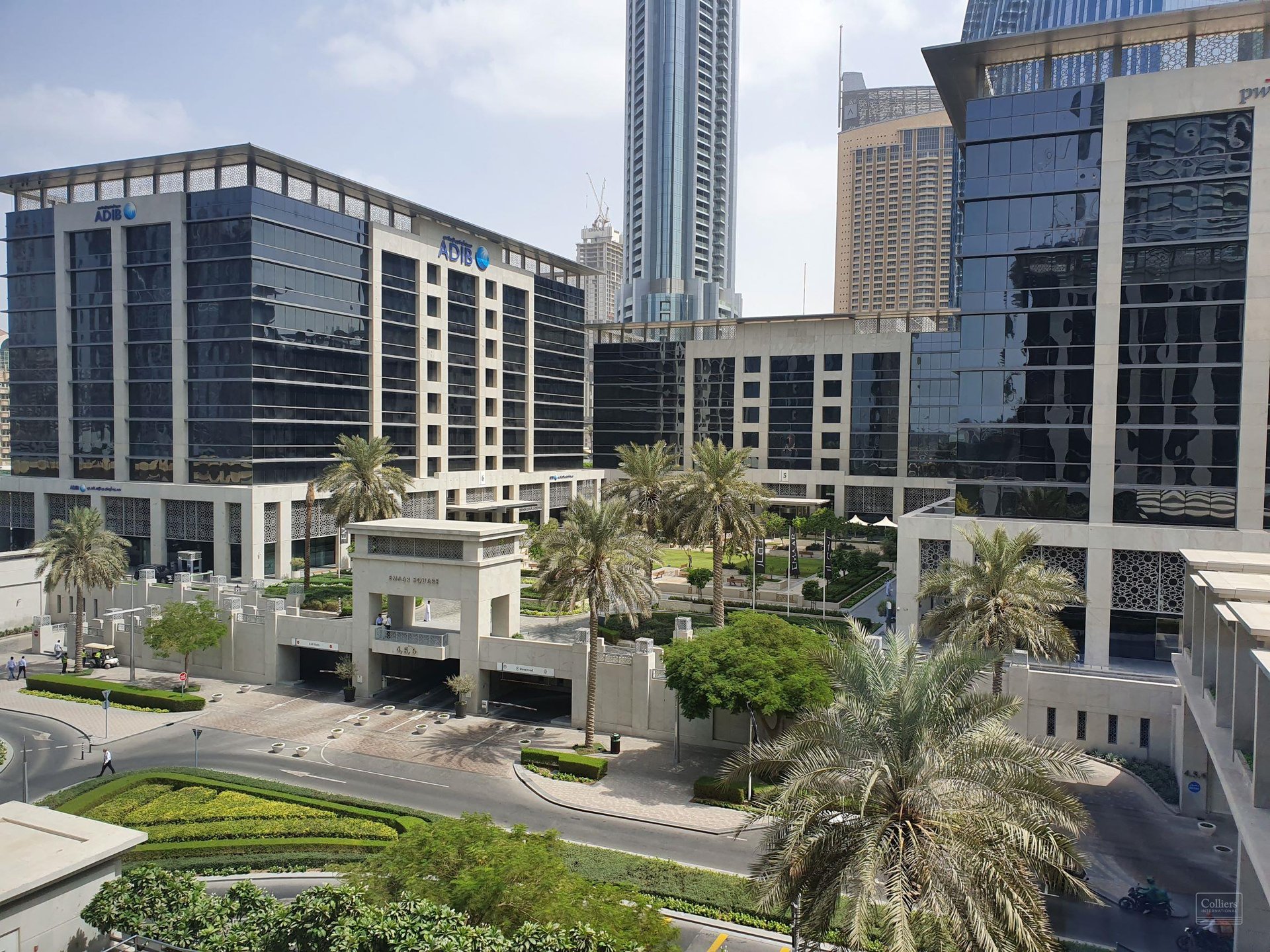 gray computer monitor