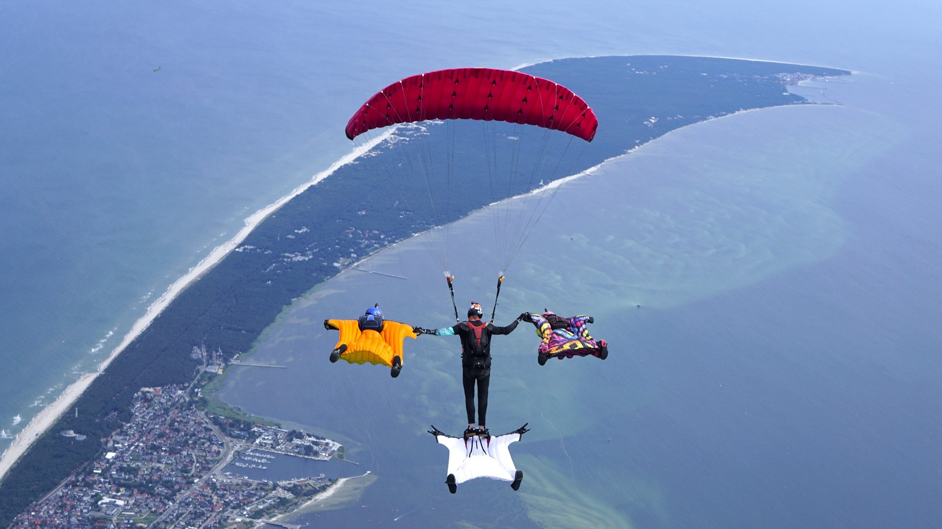 gray computer monitor