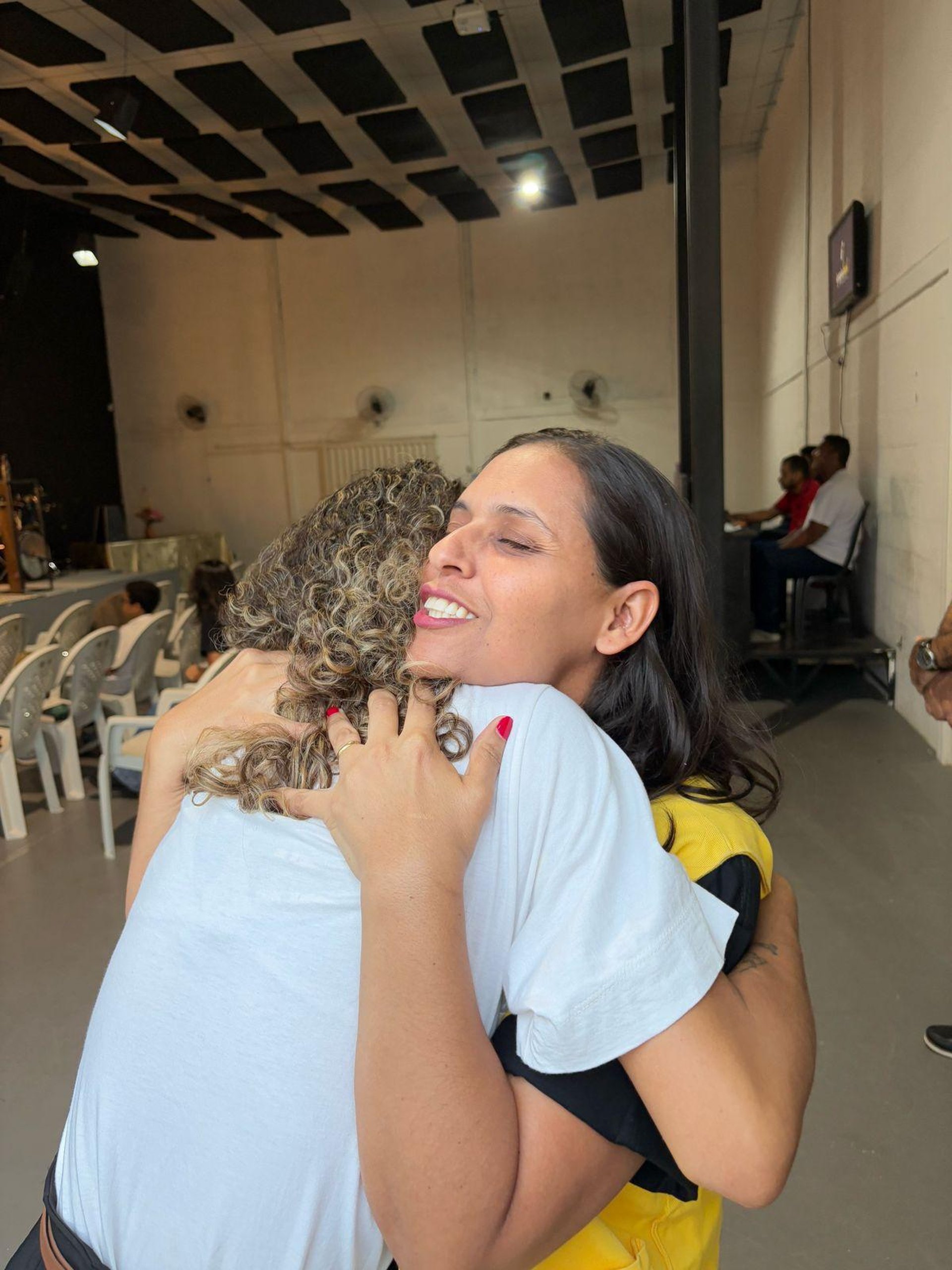 gray computer monitor