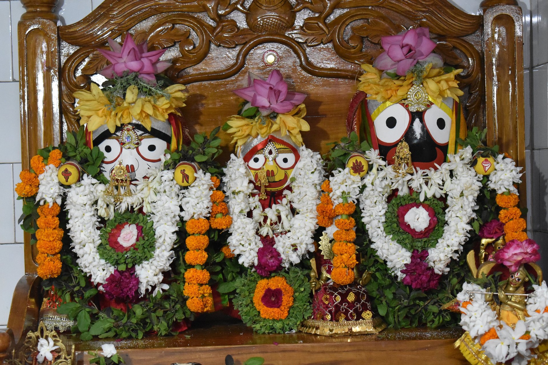 black and white bed linen