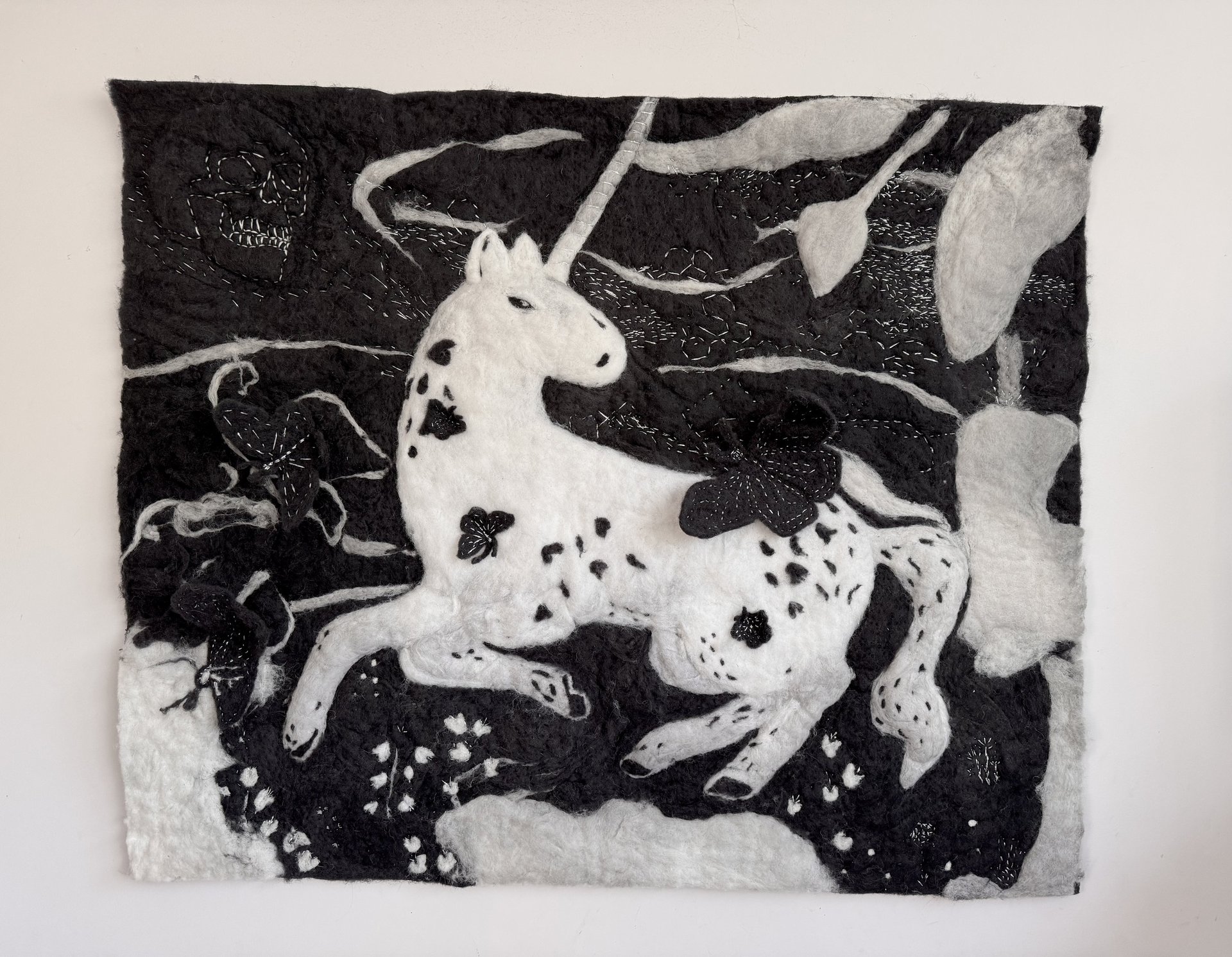 black and white bed linen