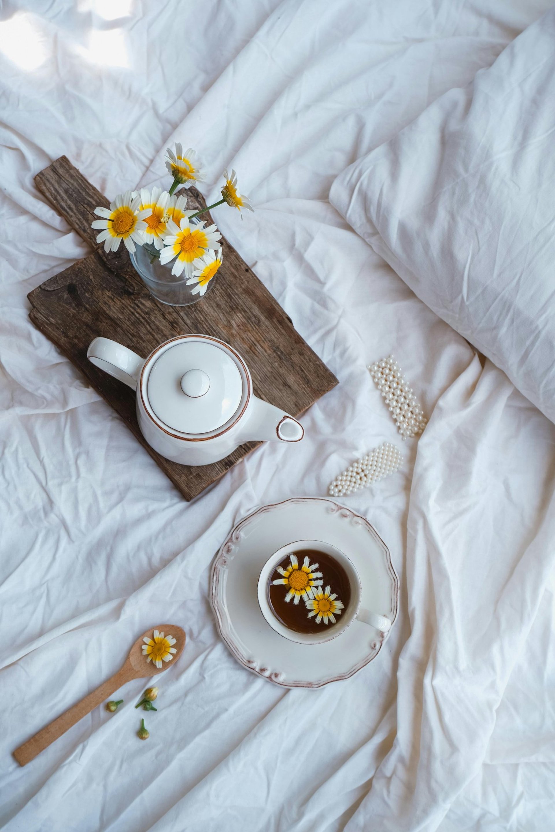 black and white bed linen