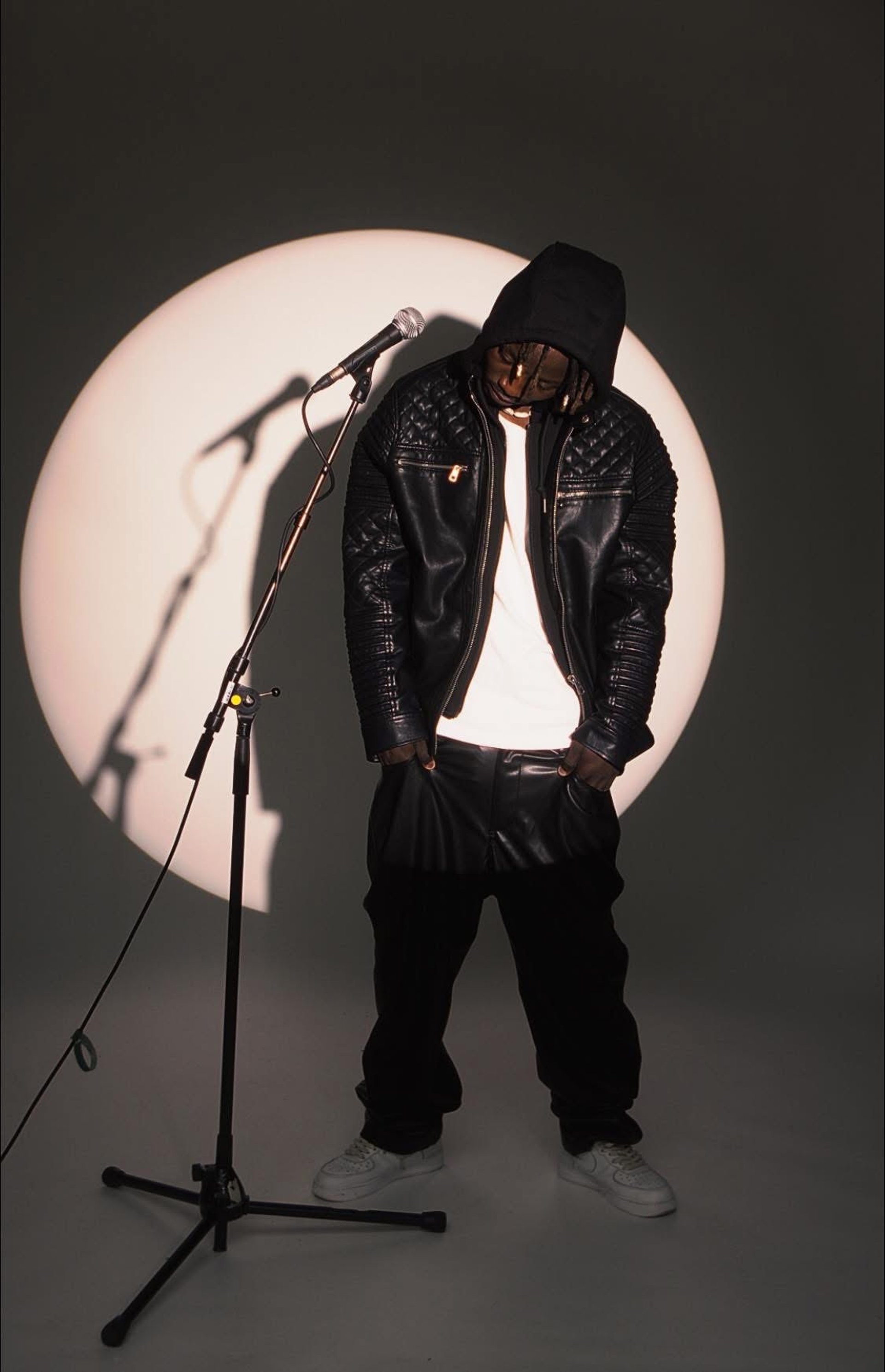 black and white bed linen