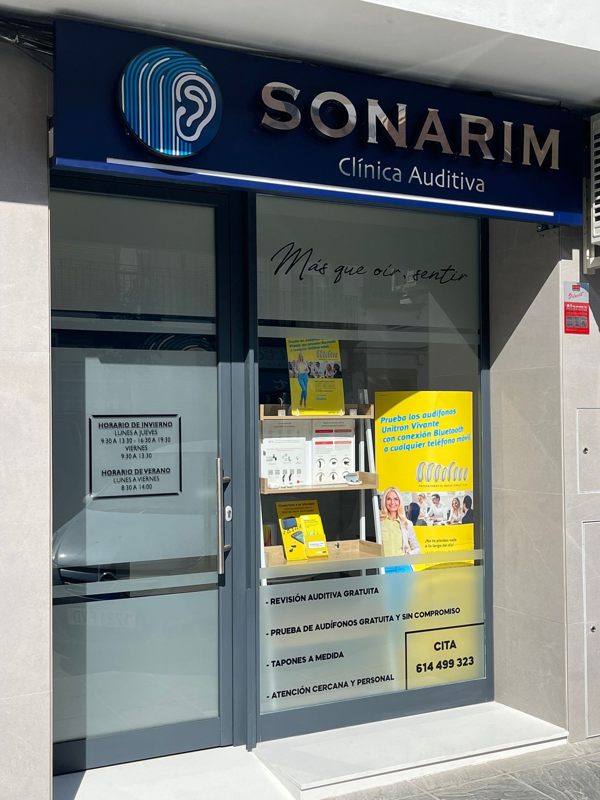 gray computer monitor