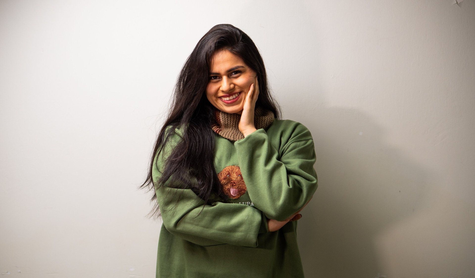 gray computer monitor