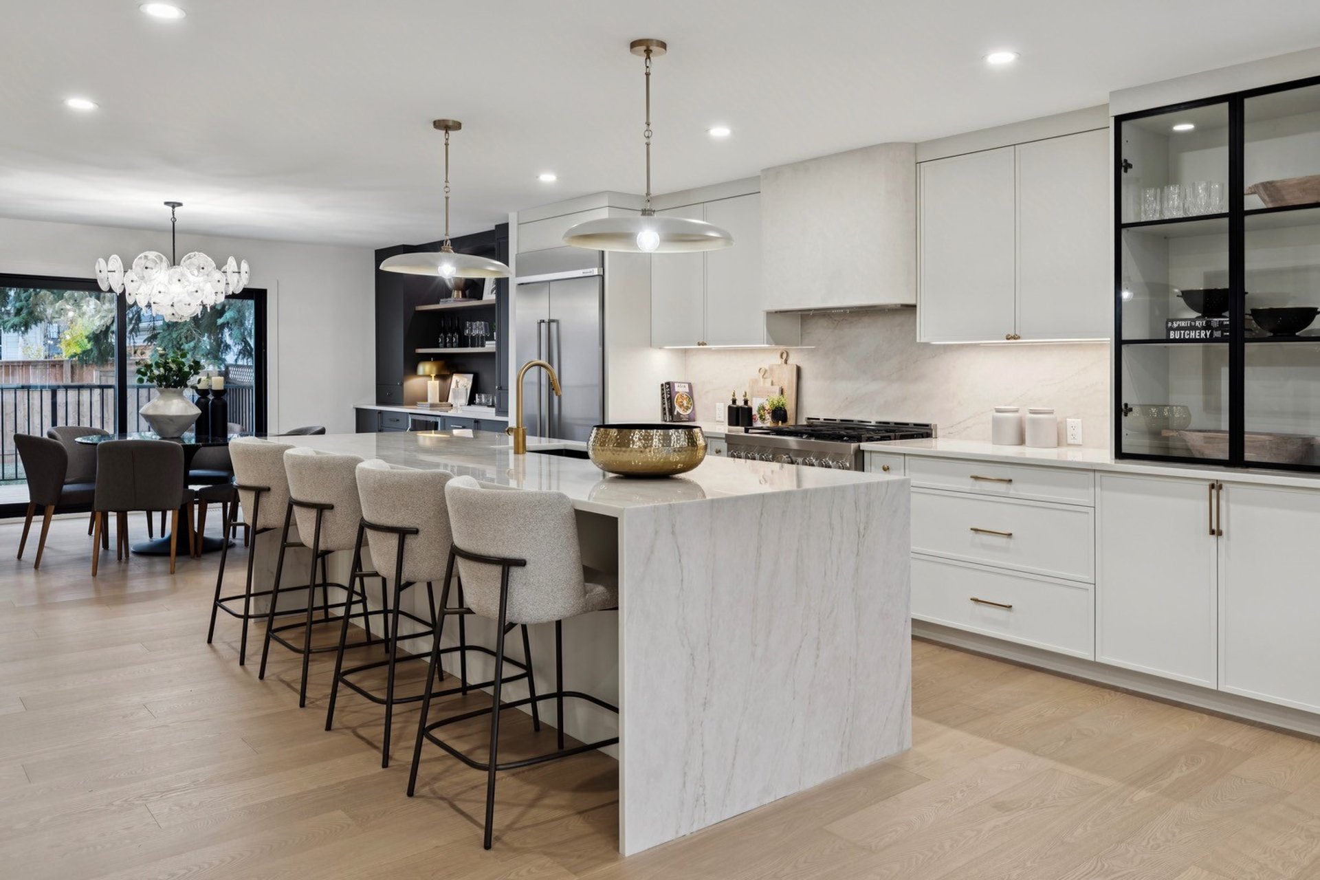 black and white bed linen