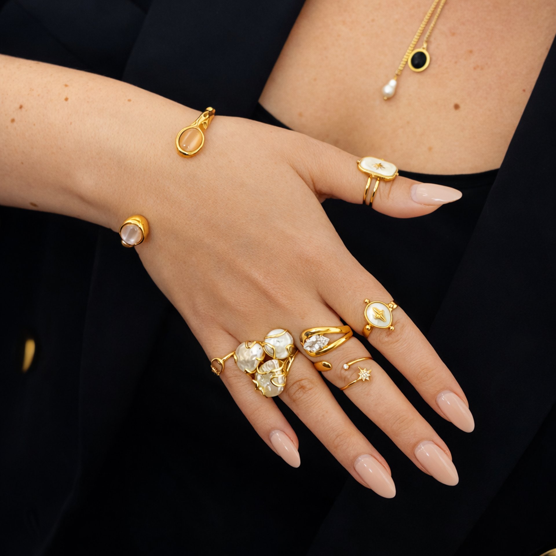 black and white bed linen