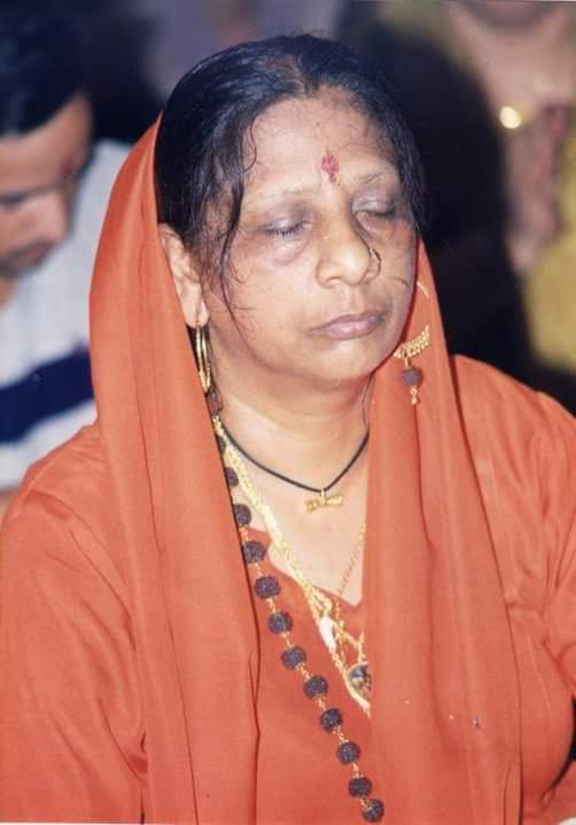 gray computer monitor