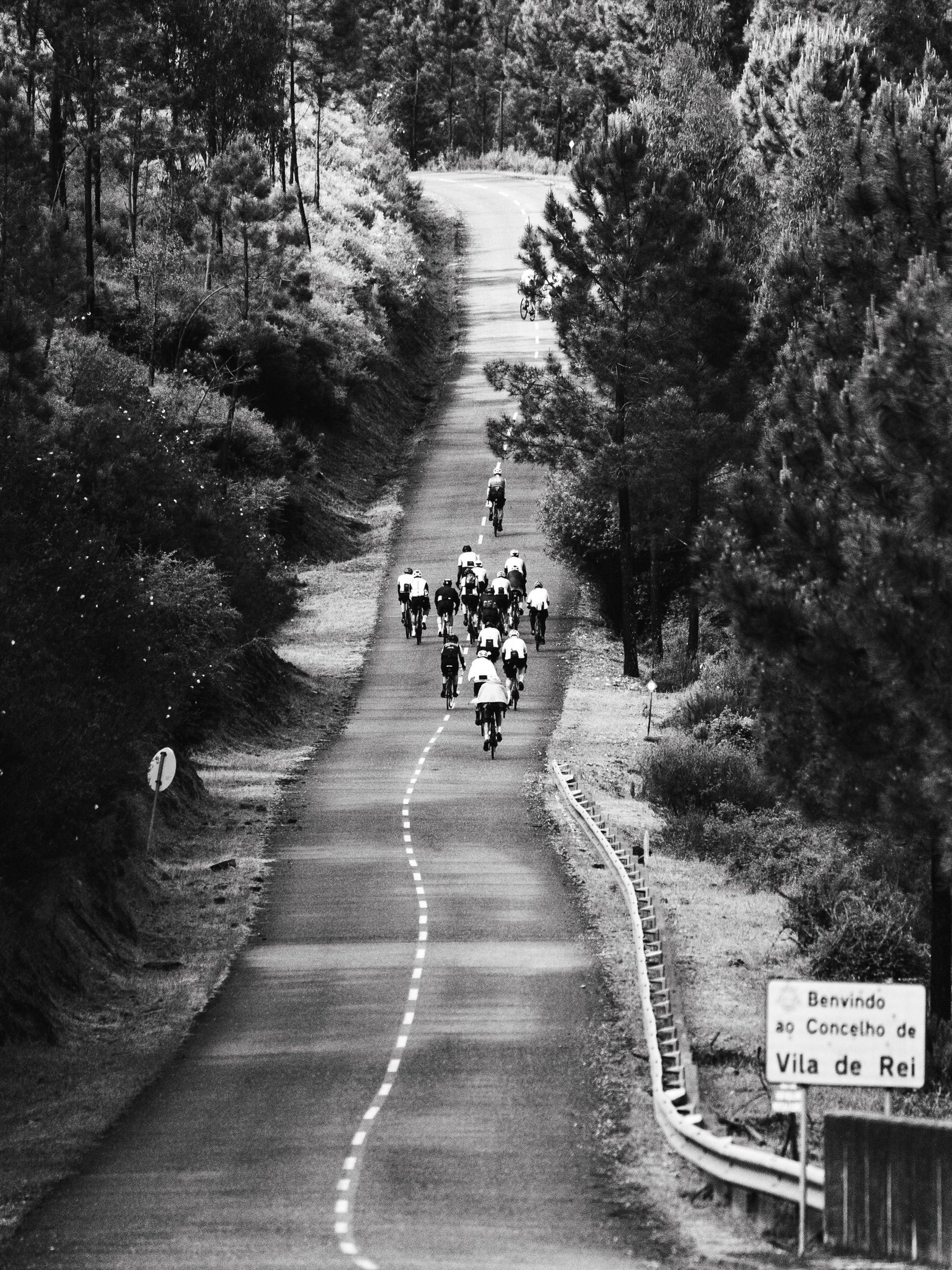 black and white bed linen