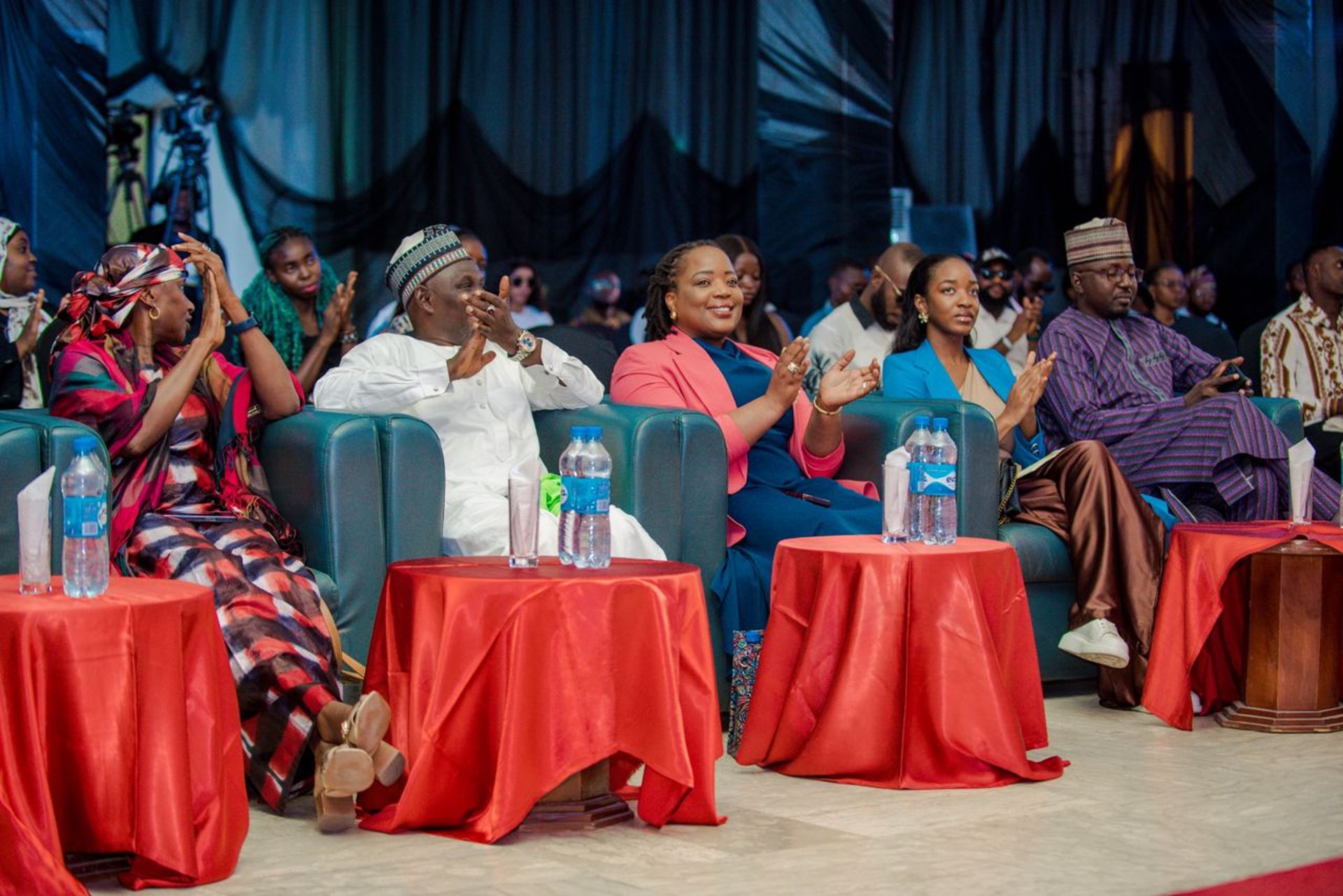 black and white bed linen