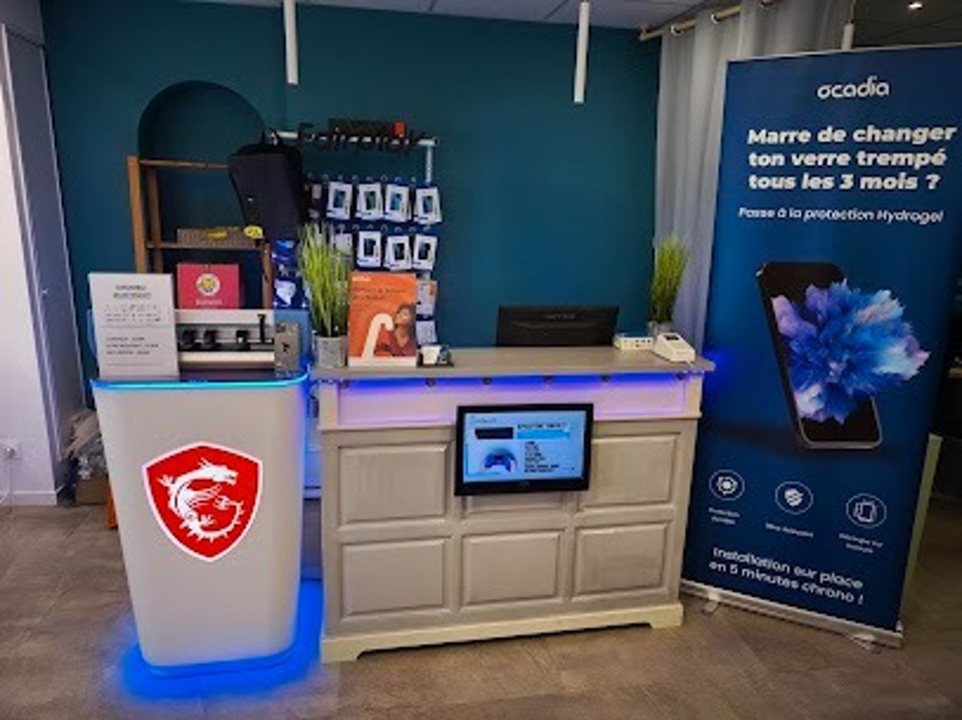 gray computer monitor