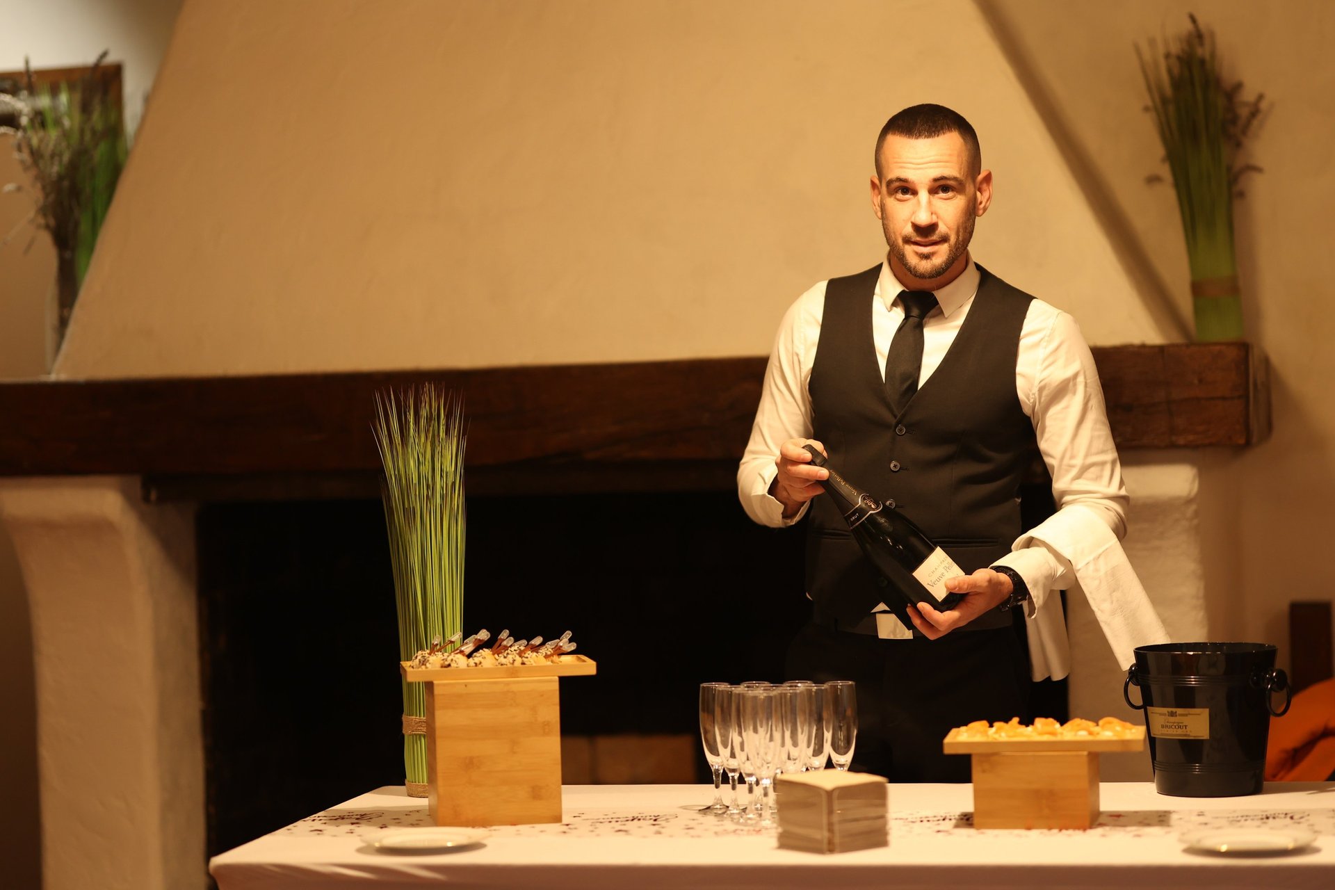 black and white bed linen