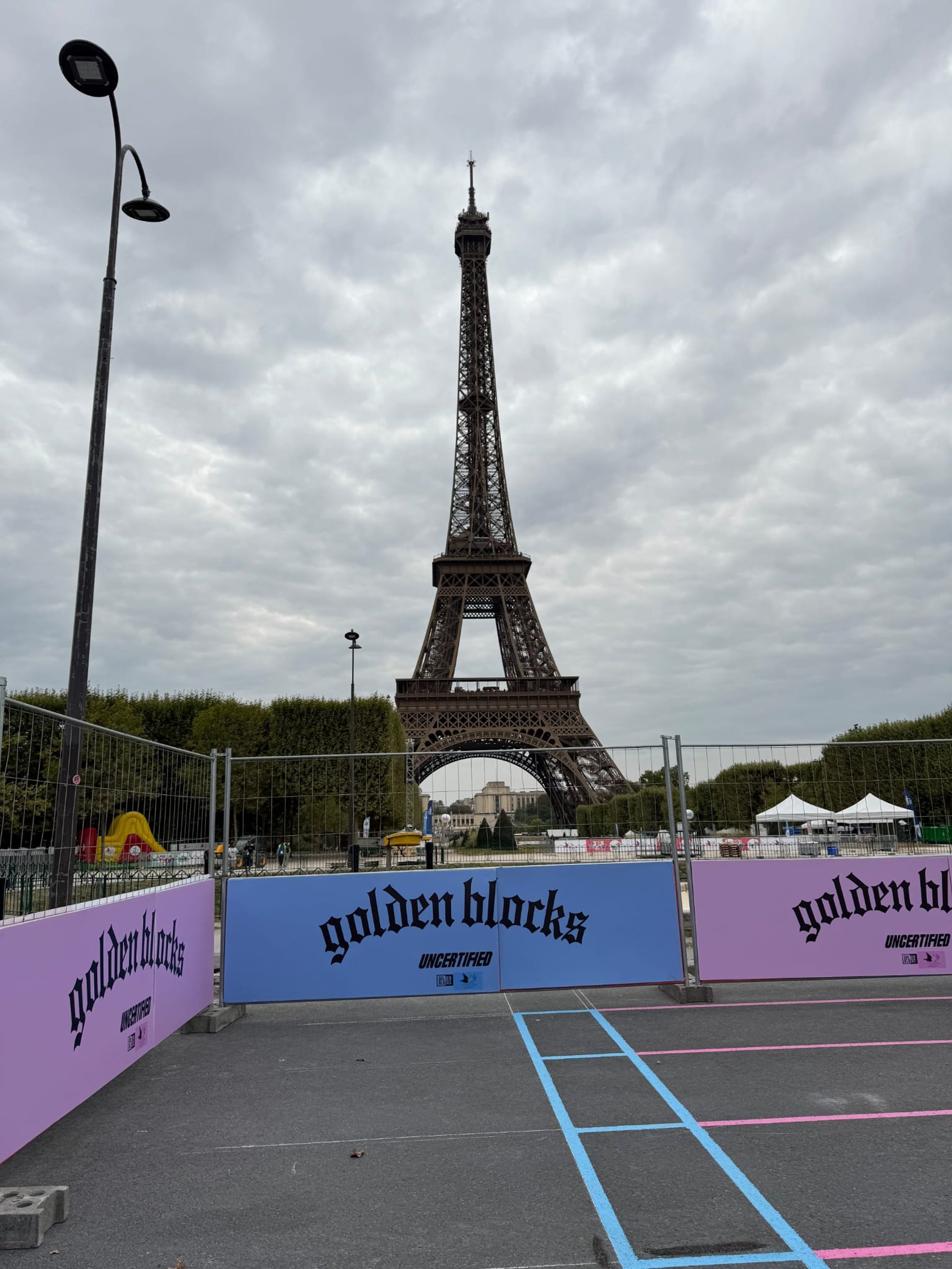 gray computer monitor