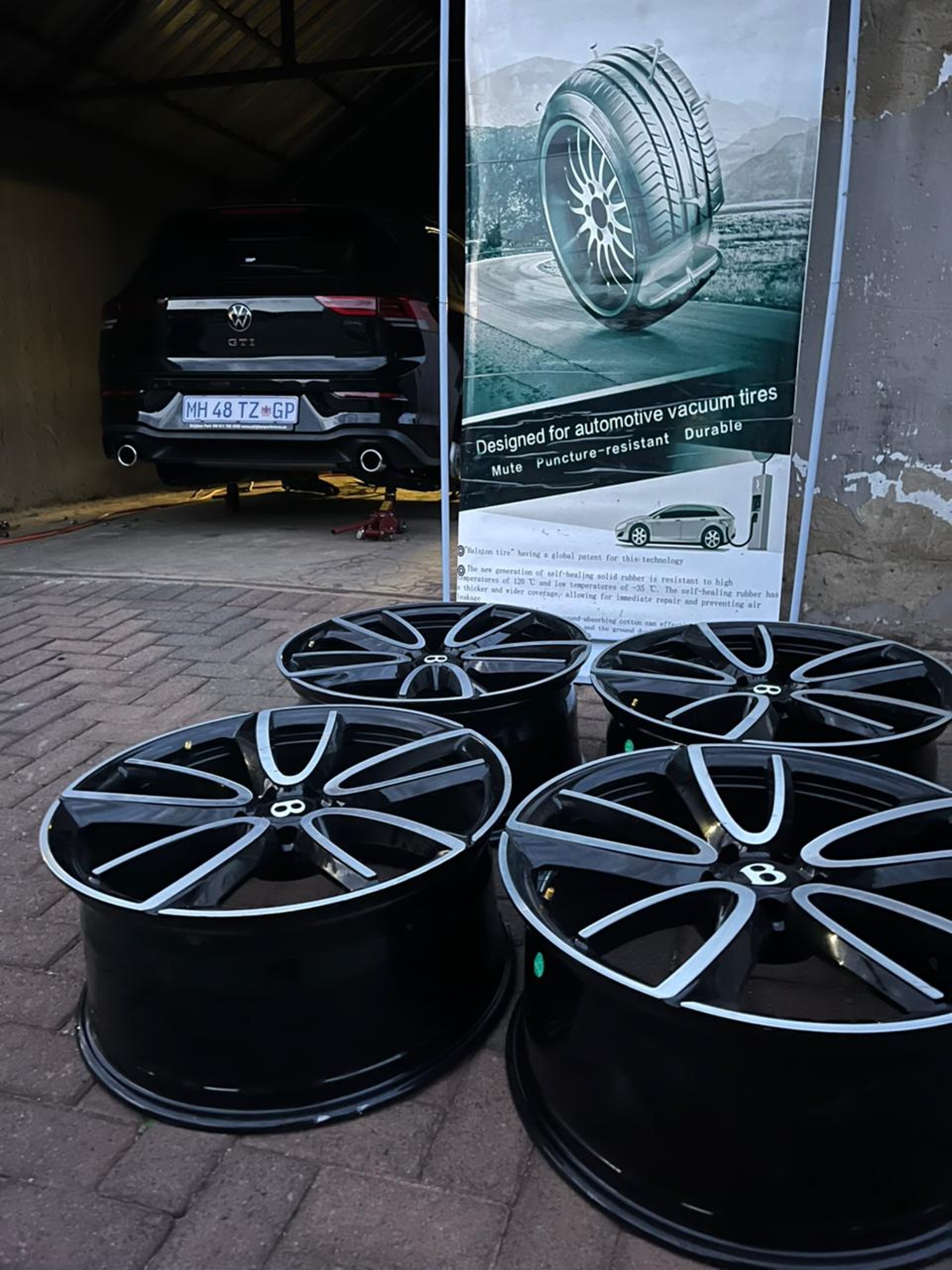 black and white bed linen