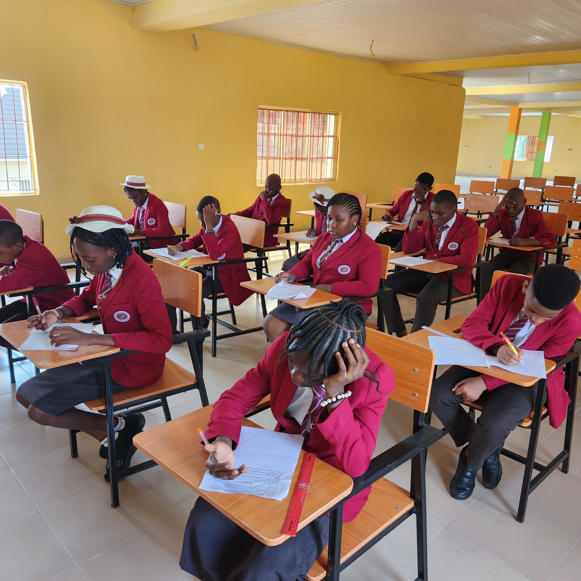 black and white bed linen